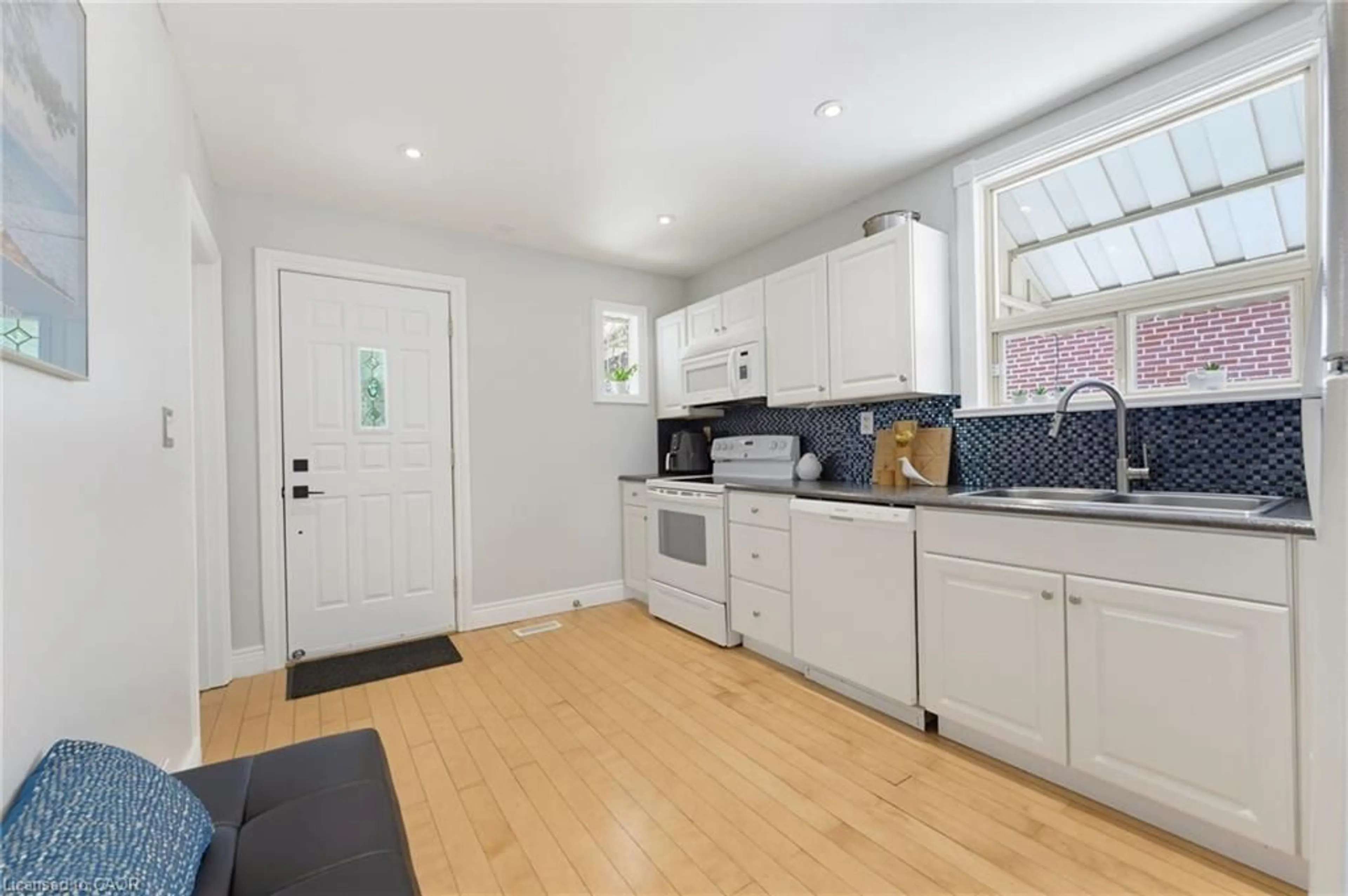 Unknown for 282 East 13th St, Hamilton Ontario L9A 3Z9