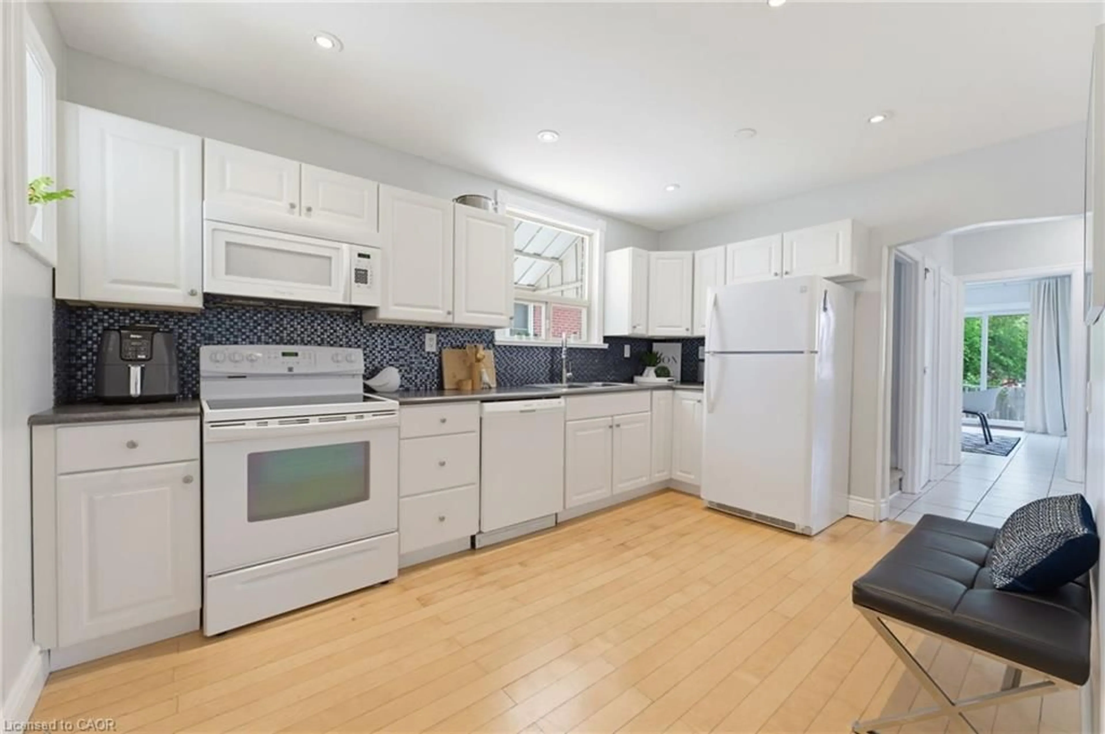 Unknown for 282 East 13th St, Hamilton Ontario L9A 3Z9