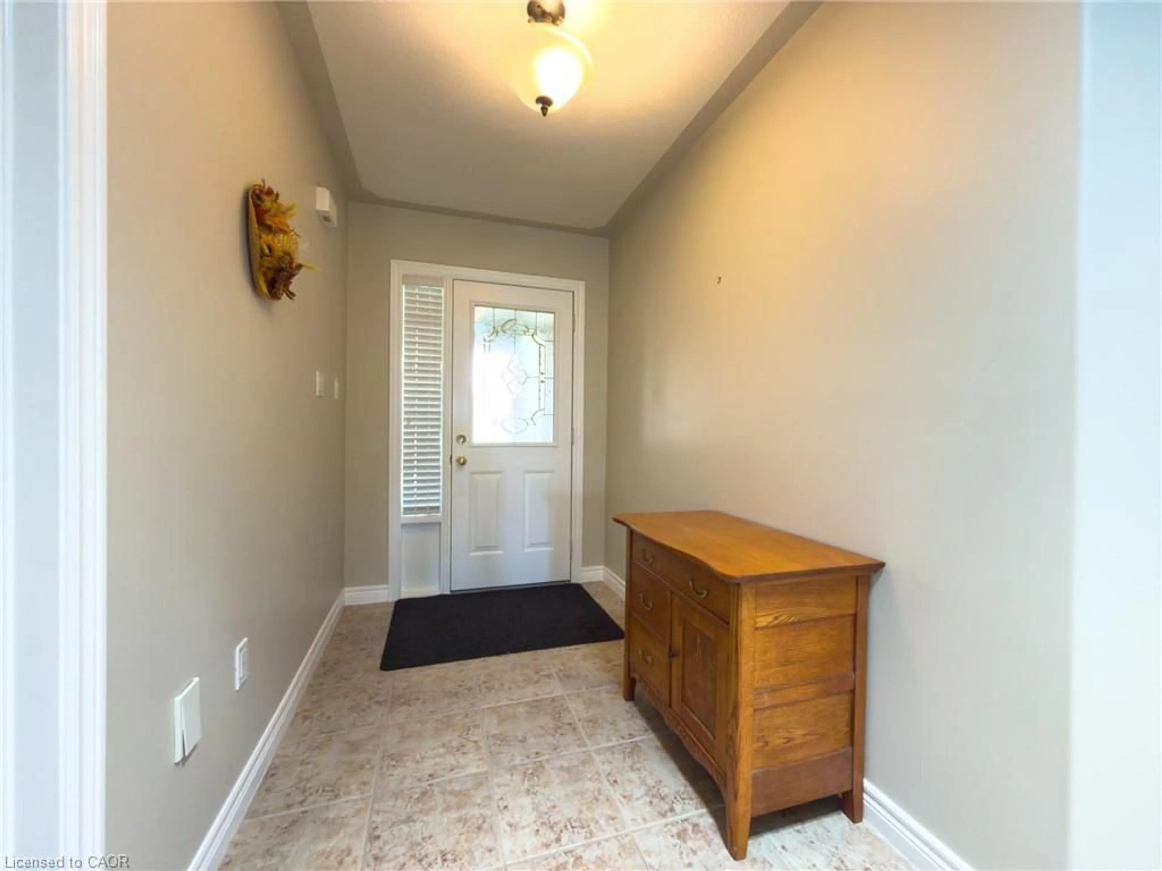 Indoor entryway for 49 Carolina Way, Port Rowan Ontario N0E 1M0