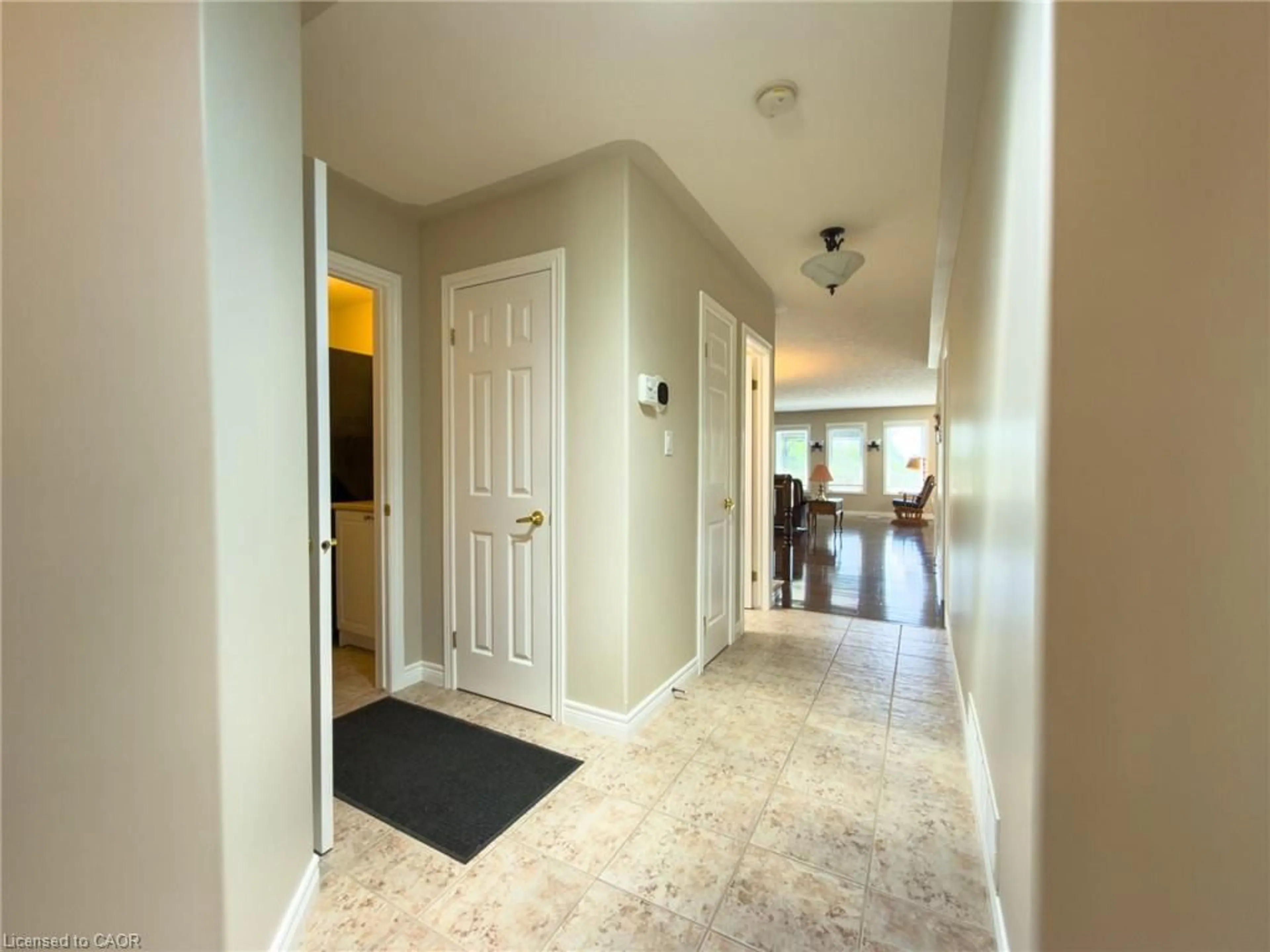 Indoor foyer for 49 Carolina Way, Port Rowan Ontario N0E 1M0