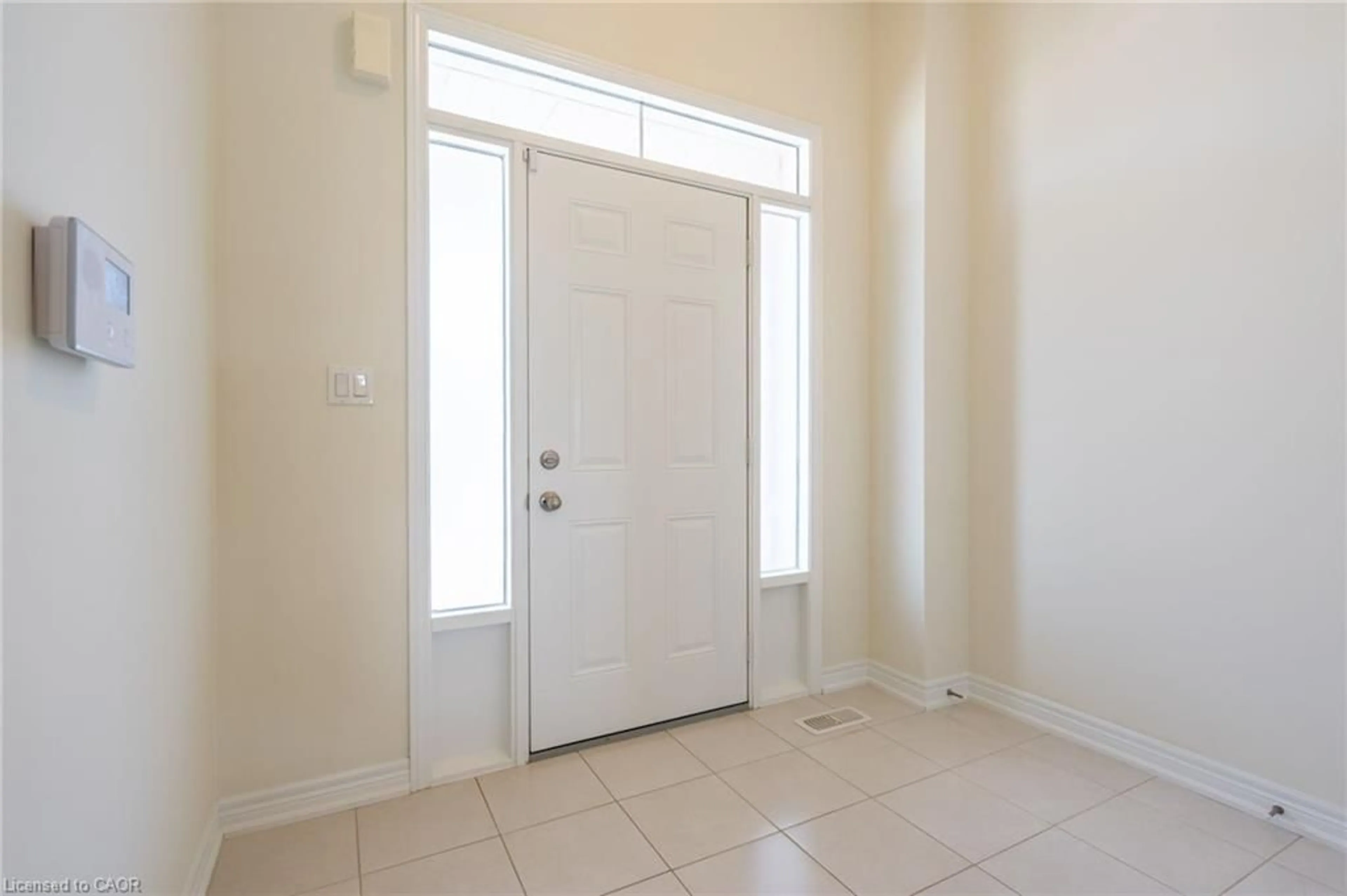 Indoor entryway for 175 Lormont Blvd, Stoney Creek Ontario L8J 0K1