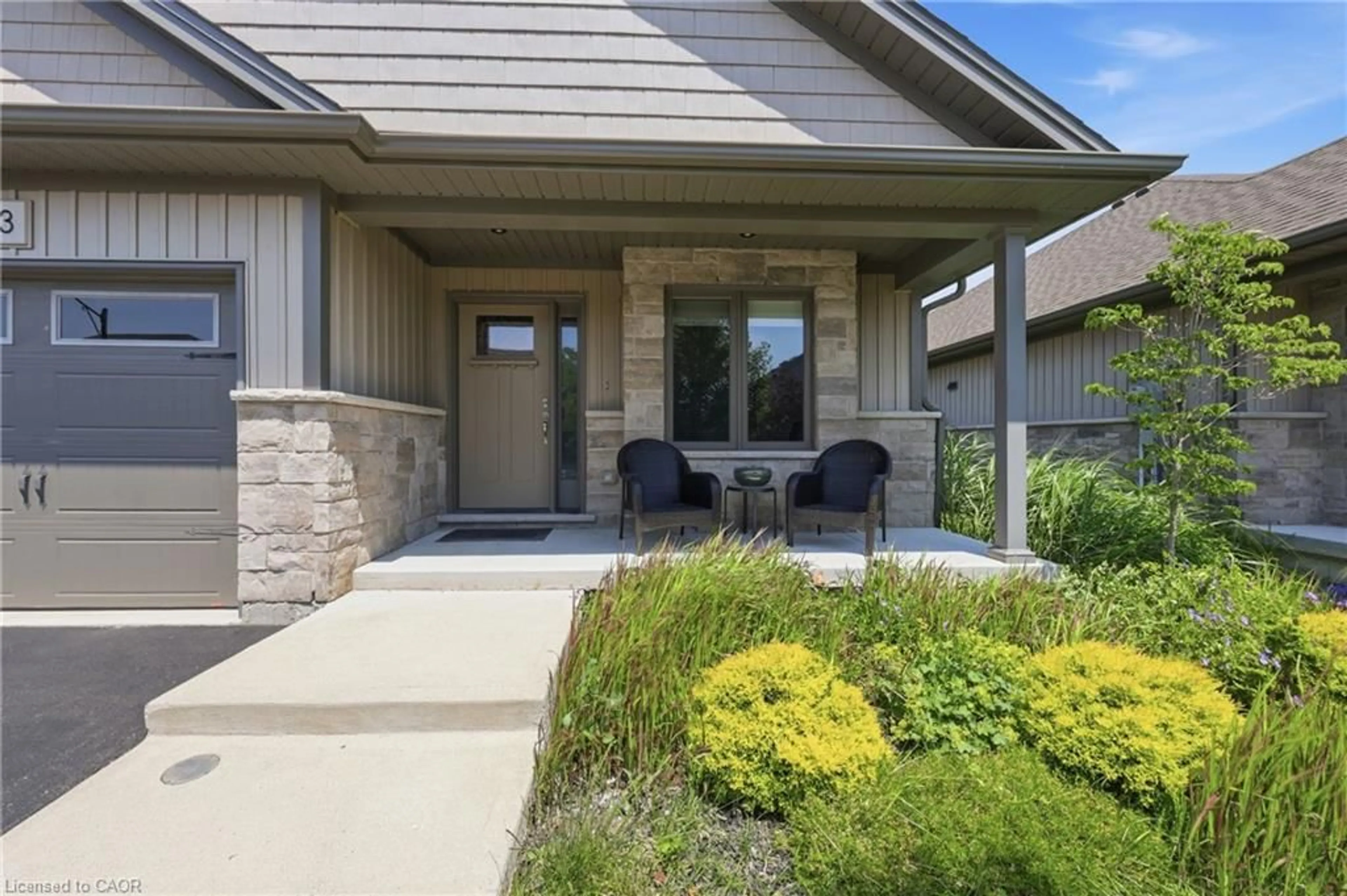 Patio, street for 23 Richard Cres, Smithville Ontario L0R 2A0