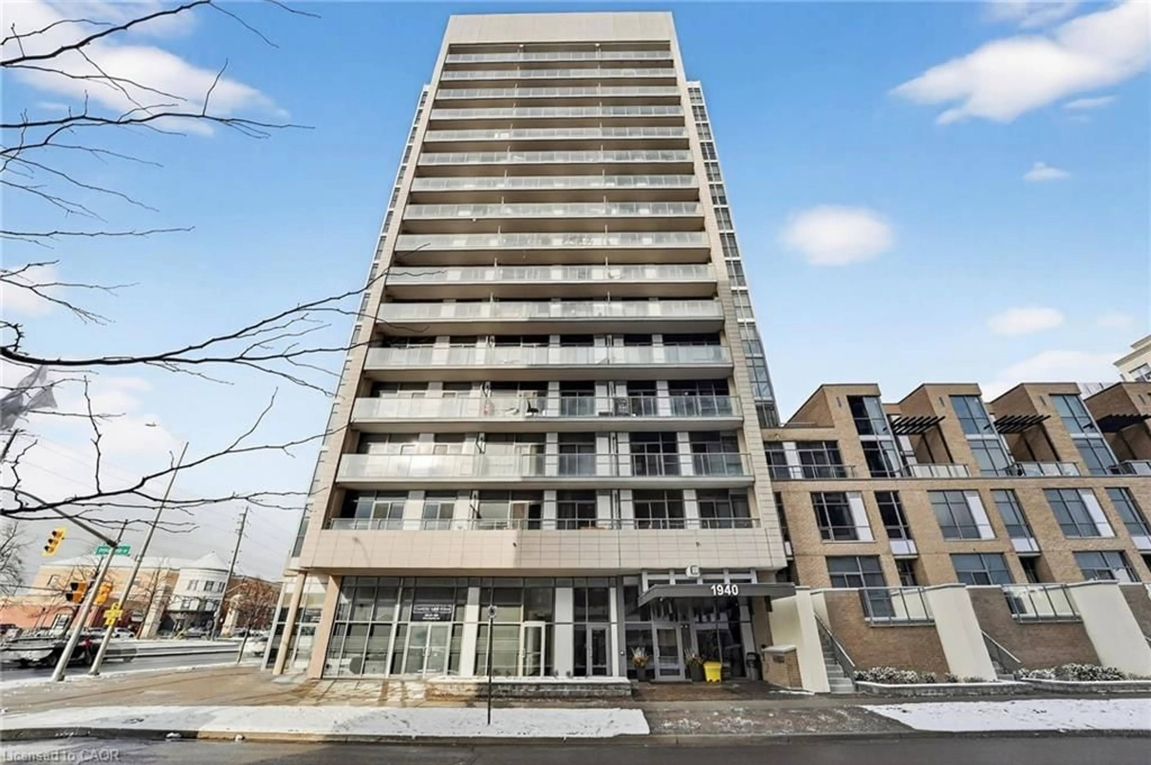 Indoor foyer for 1940 Ironstone Dr #1006, Burlington Ontario L7L 0E4