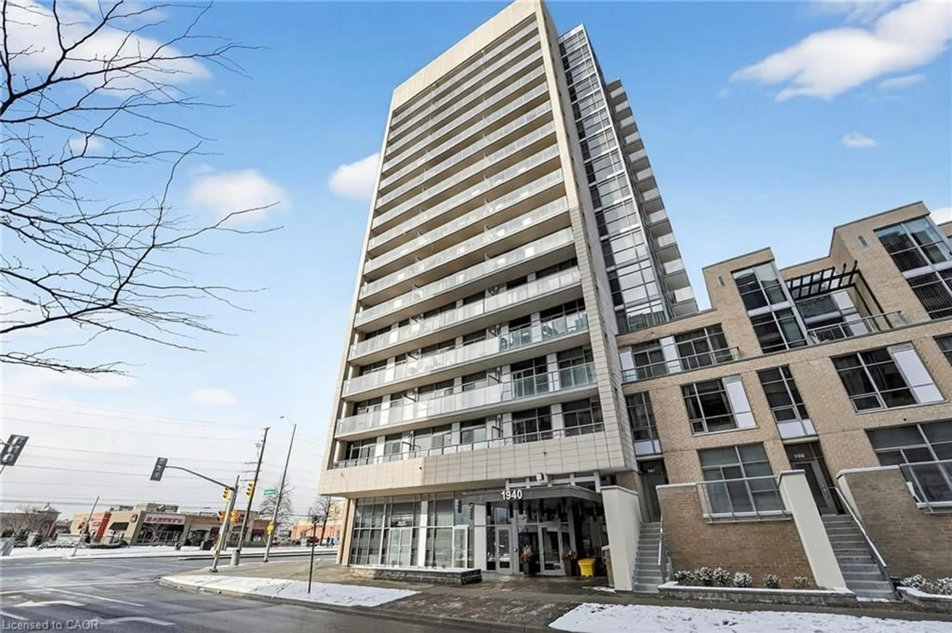 Indoor foyer for 1940 Ironstone Dr #1006, Burlington Ontario L7L 0E4