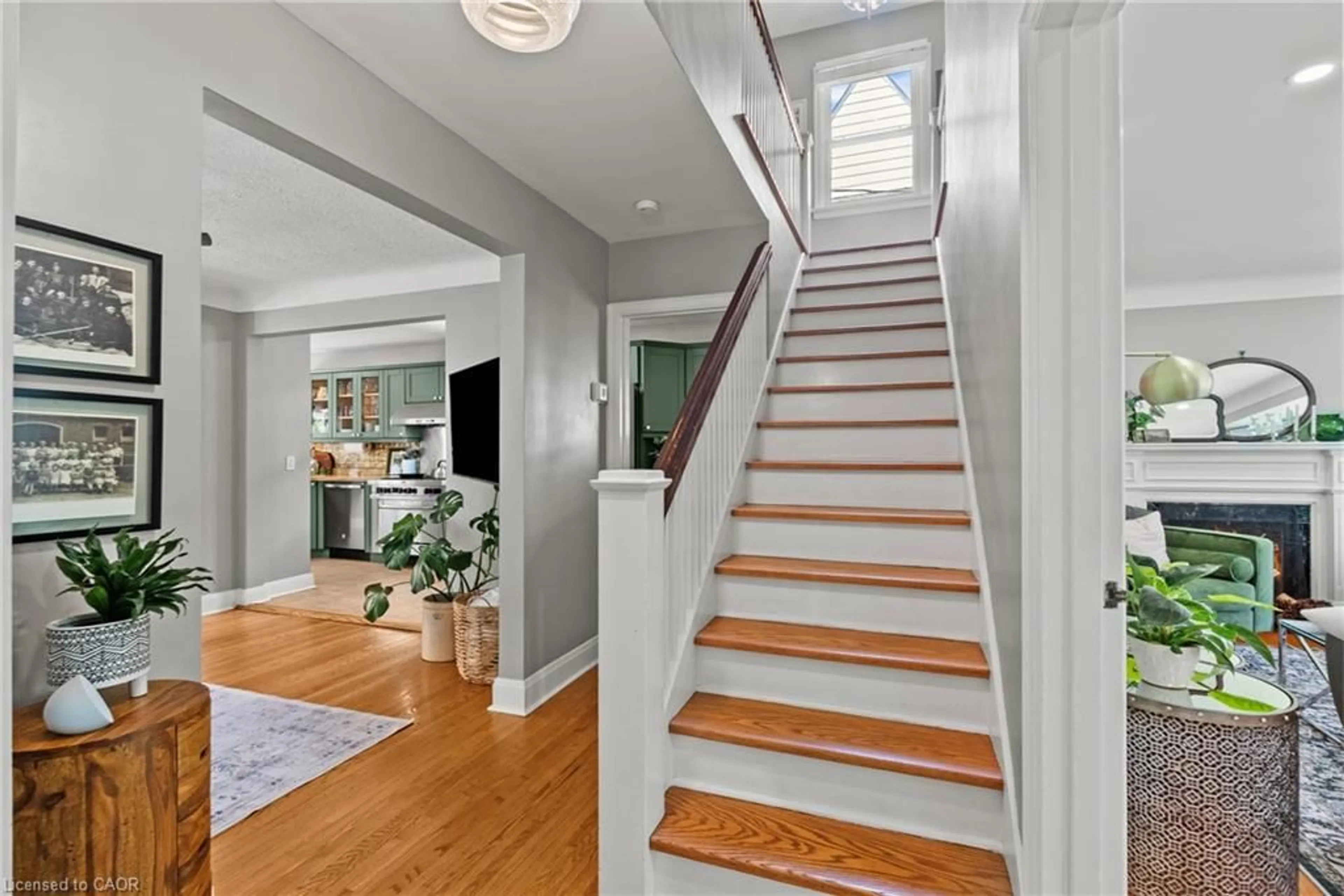 Indoor entryway for 88 Rothsay Ave, Hamilton Ontario L8M 3G1
