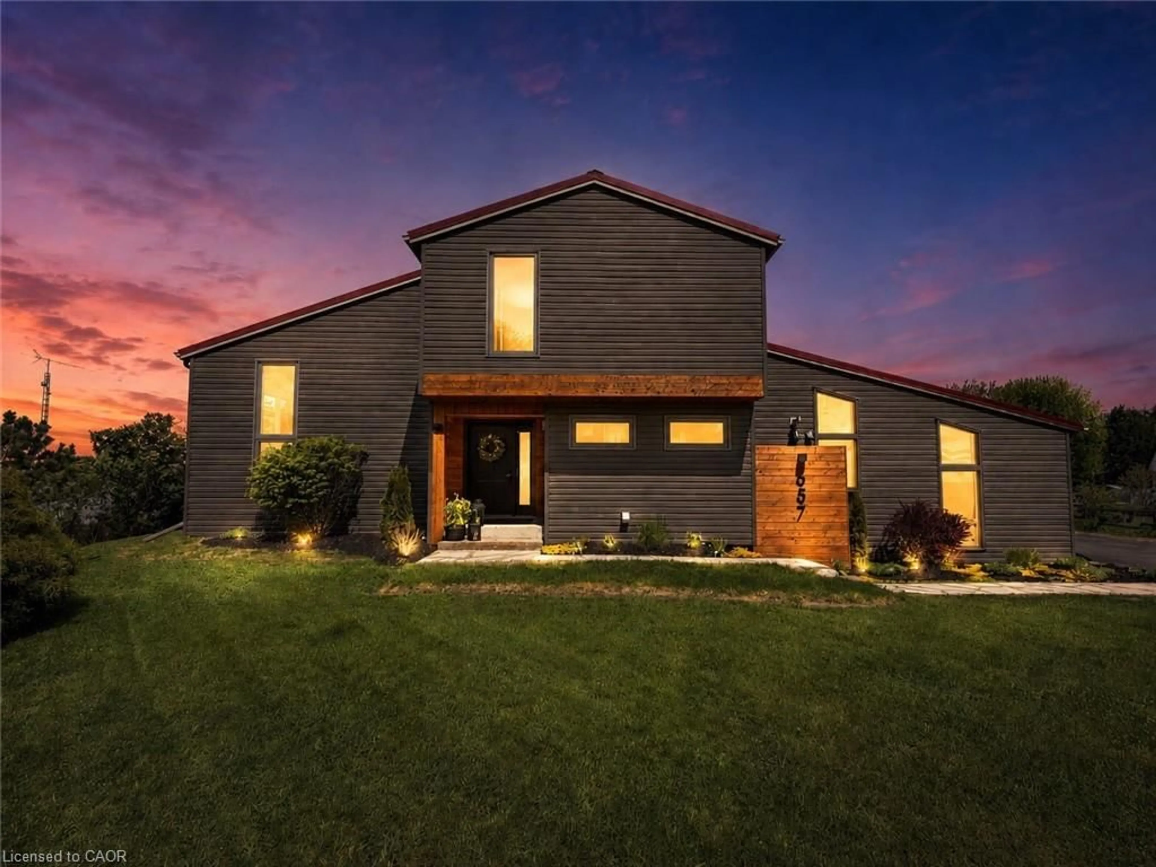 Home with brick exterior material, building for 657 Windham Road 14 Rd, Simcoe Ontario N3Y 4K6