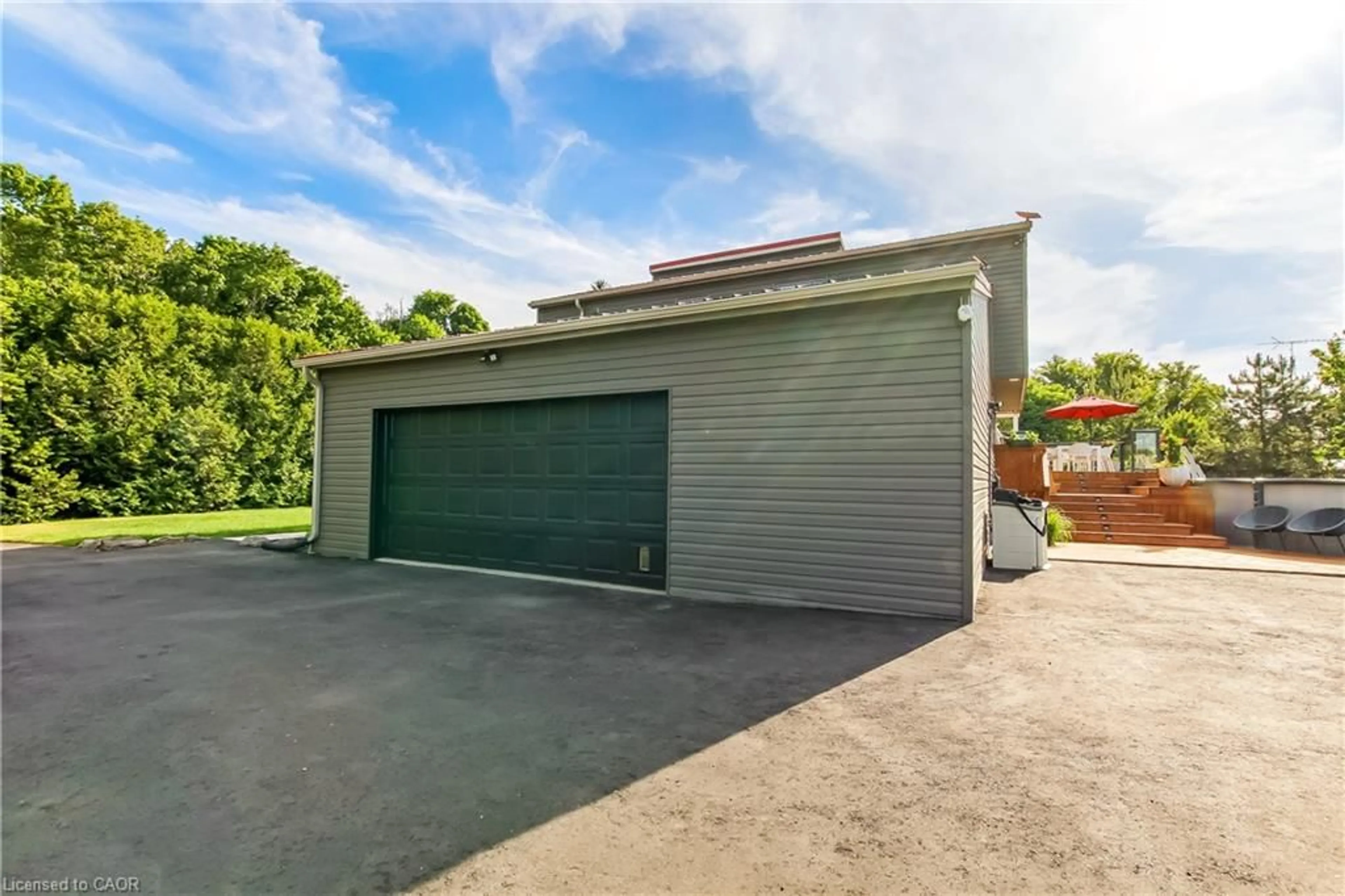 Indoor garage for 657 Windham Road 14 Rd, Simcoe Ontario N3Y 4K6