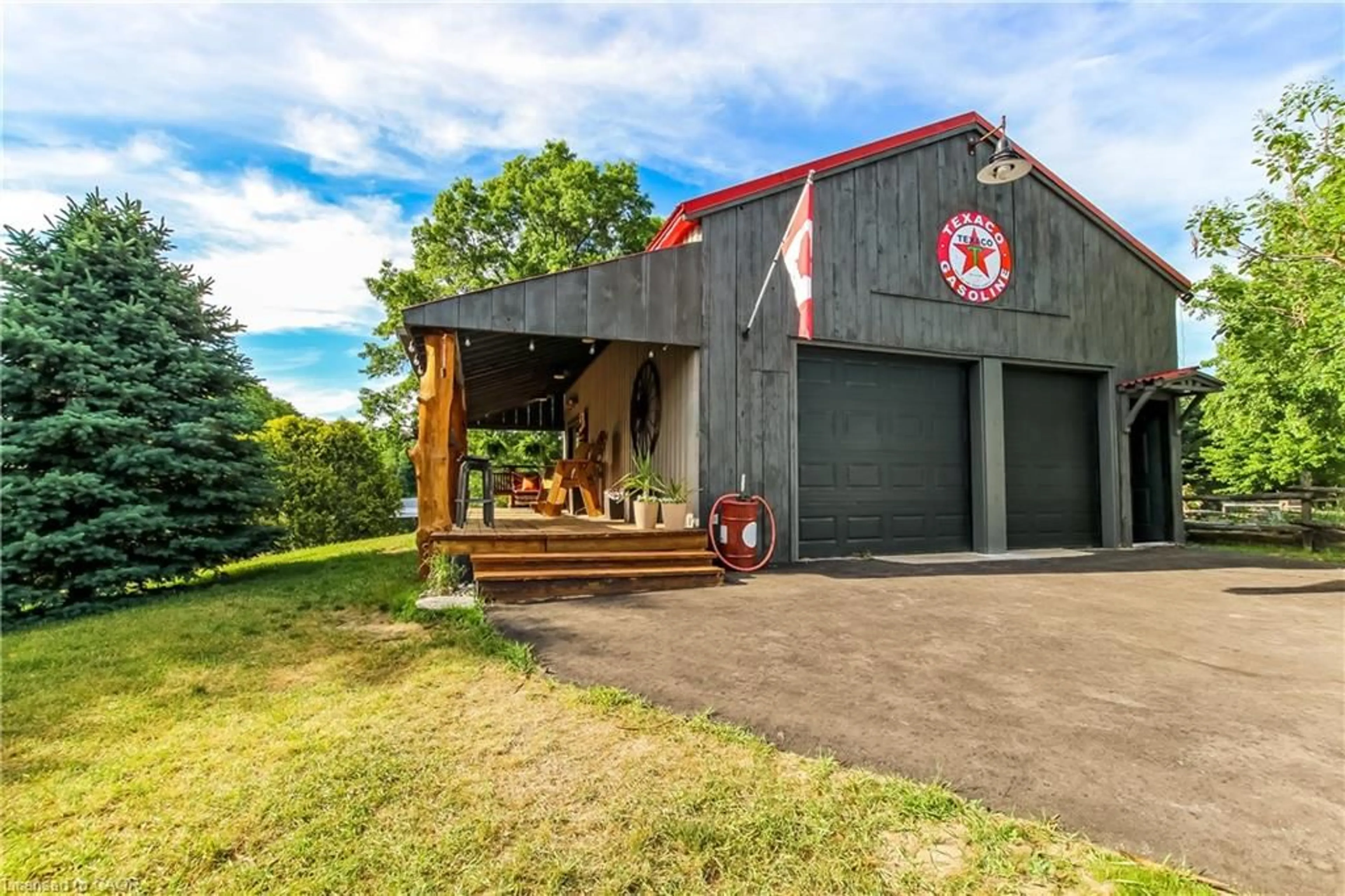 Indoor garage for 657 Windham Road 14 Rd, Simcoe Ontario N3Y 4K6