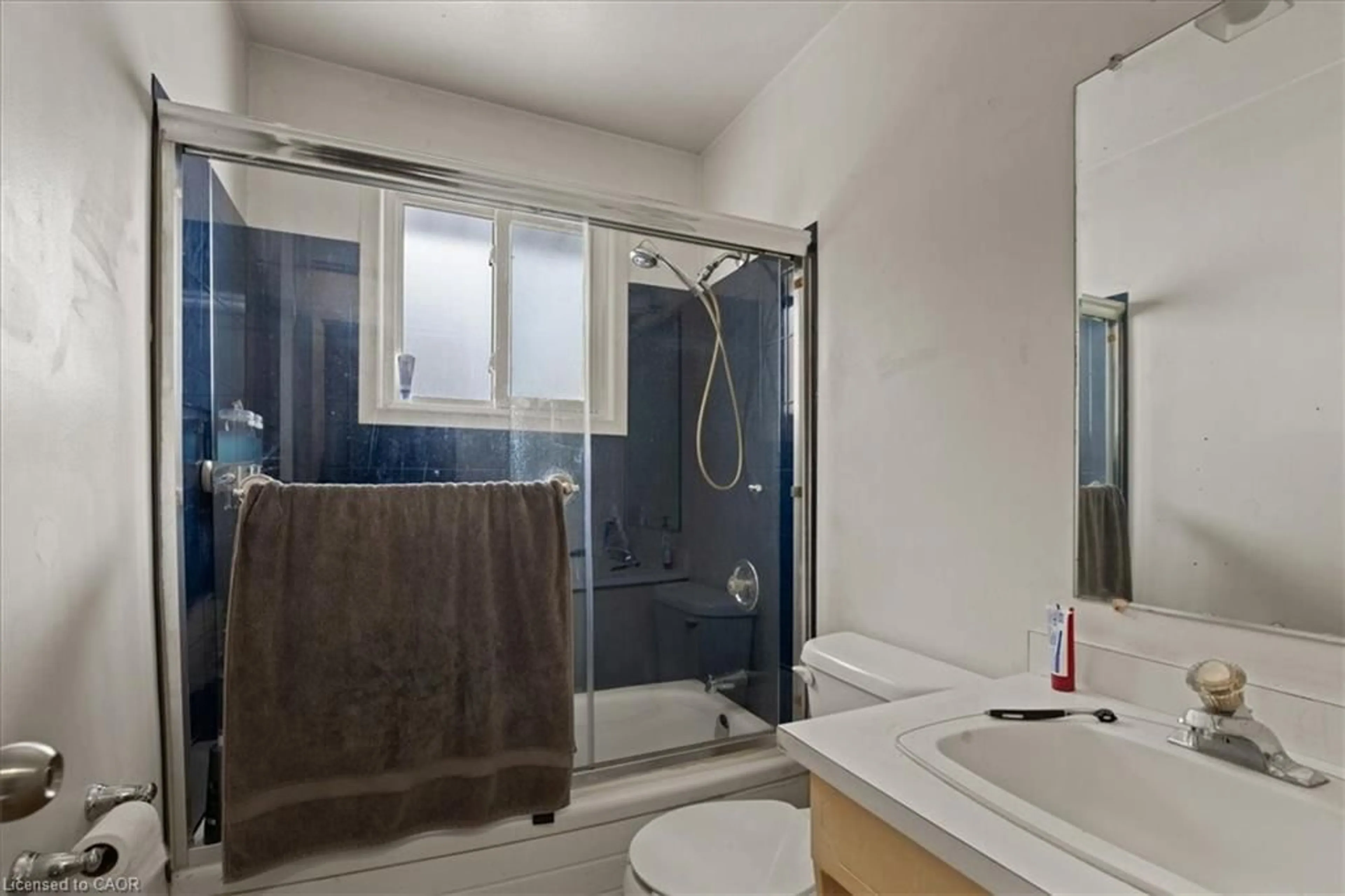 Standard bathroom, unknown for 85 Elm St, Simcoe Ontario N3Y 3B7
