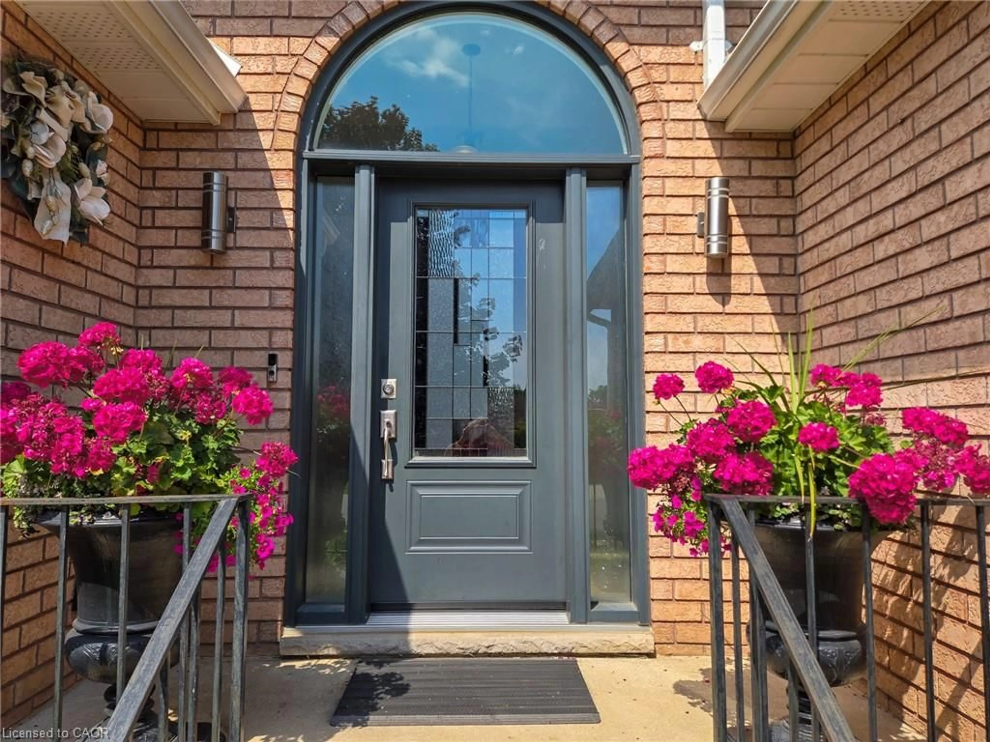 Indoor entryway for 446 Queen St, Simcoe Ontario N3Y 5N1