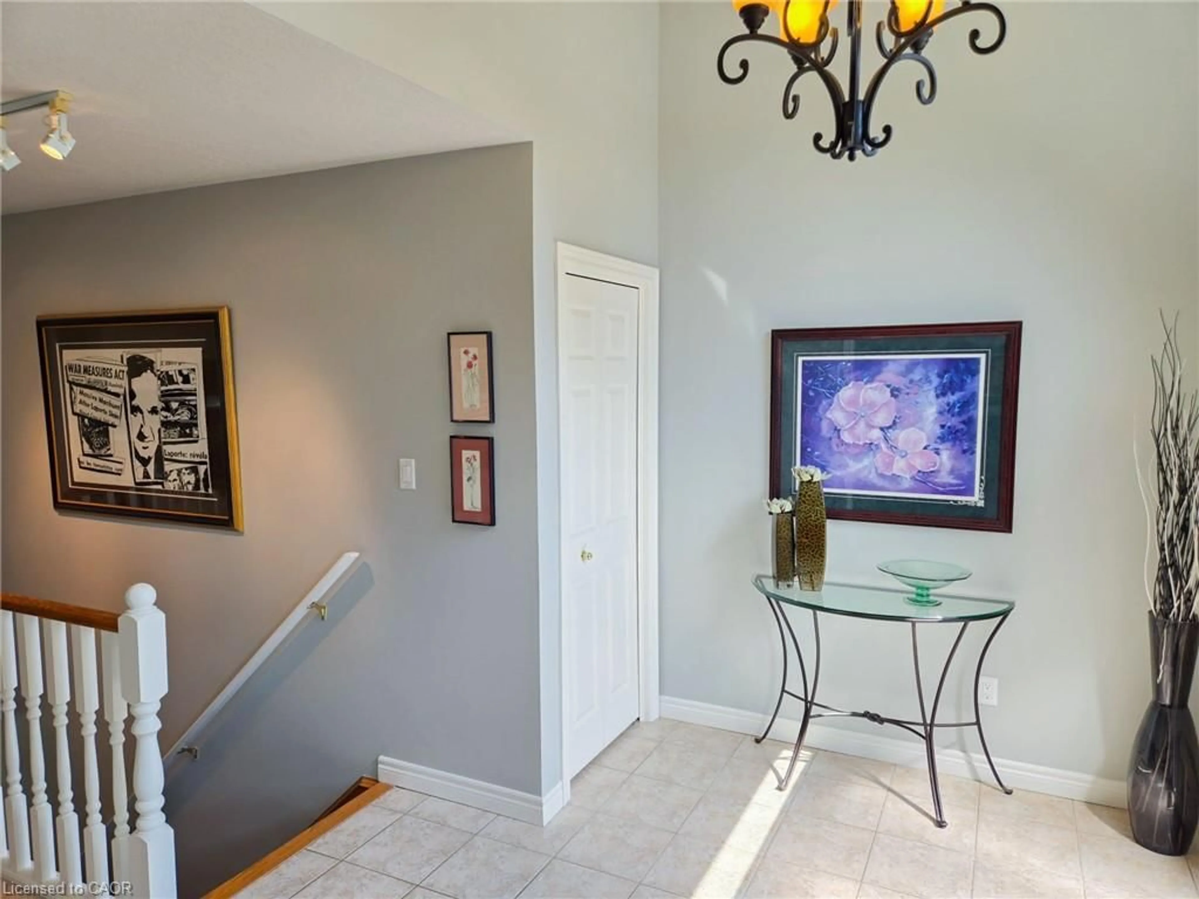 Indoor entryway for 446 Queen St, Simcoe Ontario N3Y 5N1