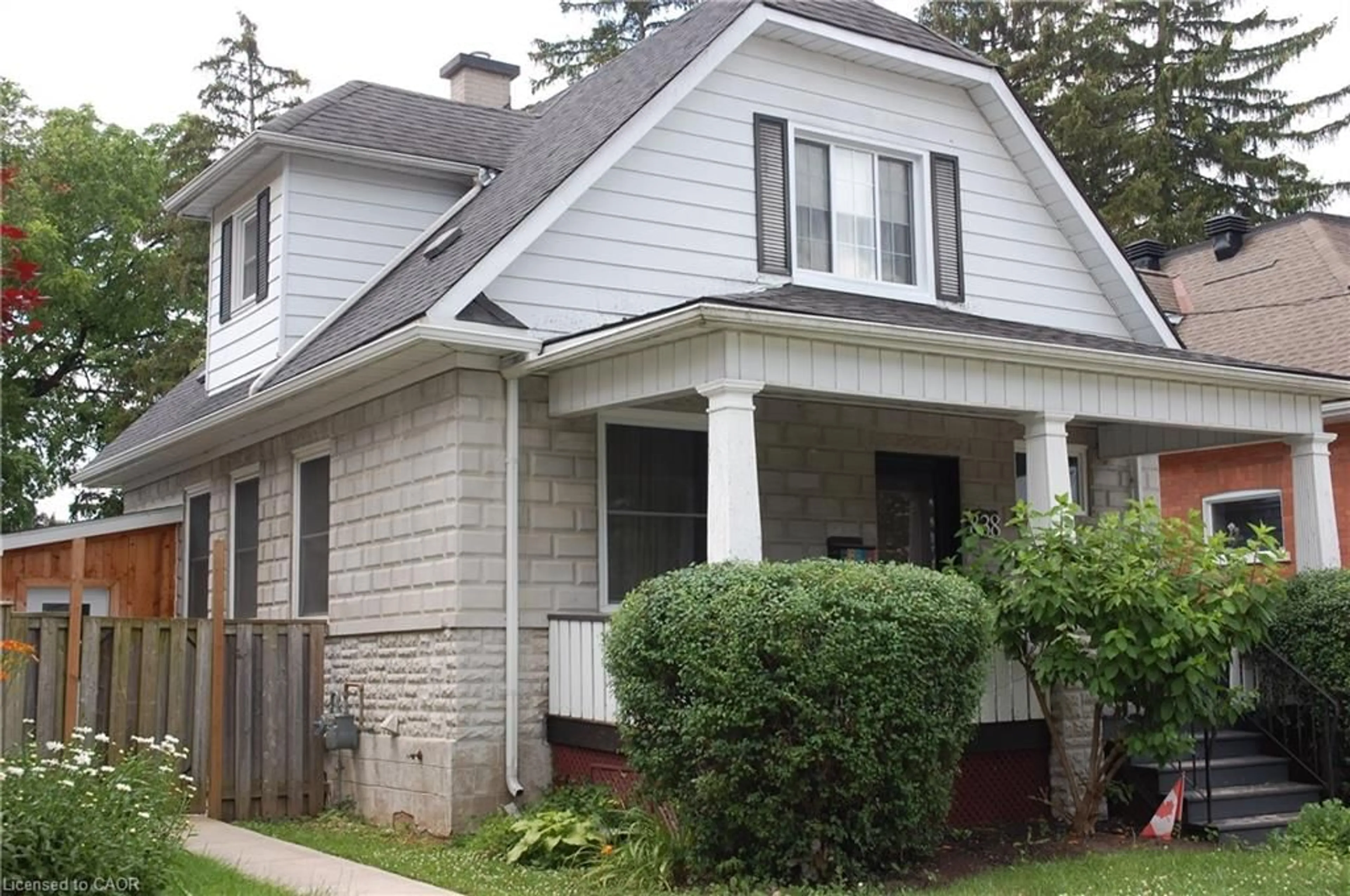 Home with vinyl exterior material, street for 838 Moore St, Cambridge Ontario N3H 3B8