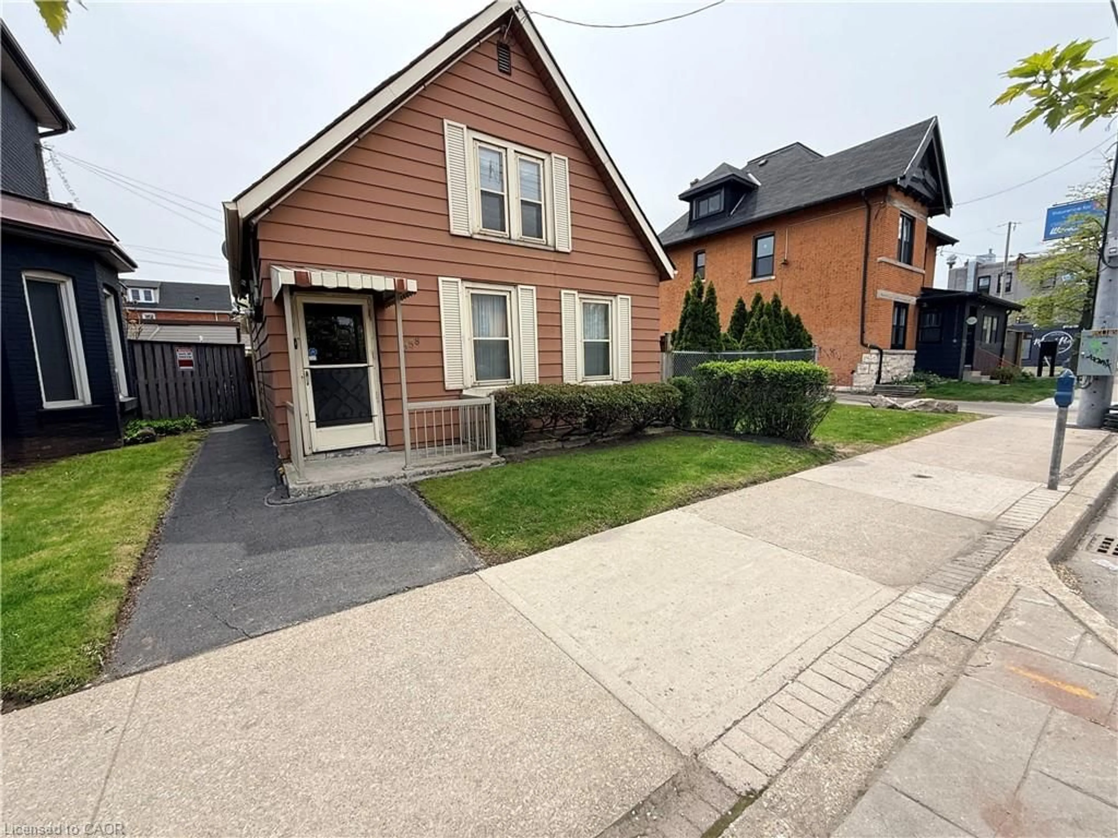 Home with brick exterior material, street for 358 Barton St, Hamilton Ontario L8L 2X9