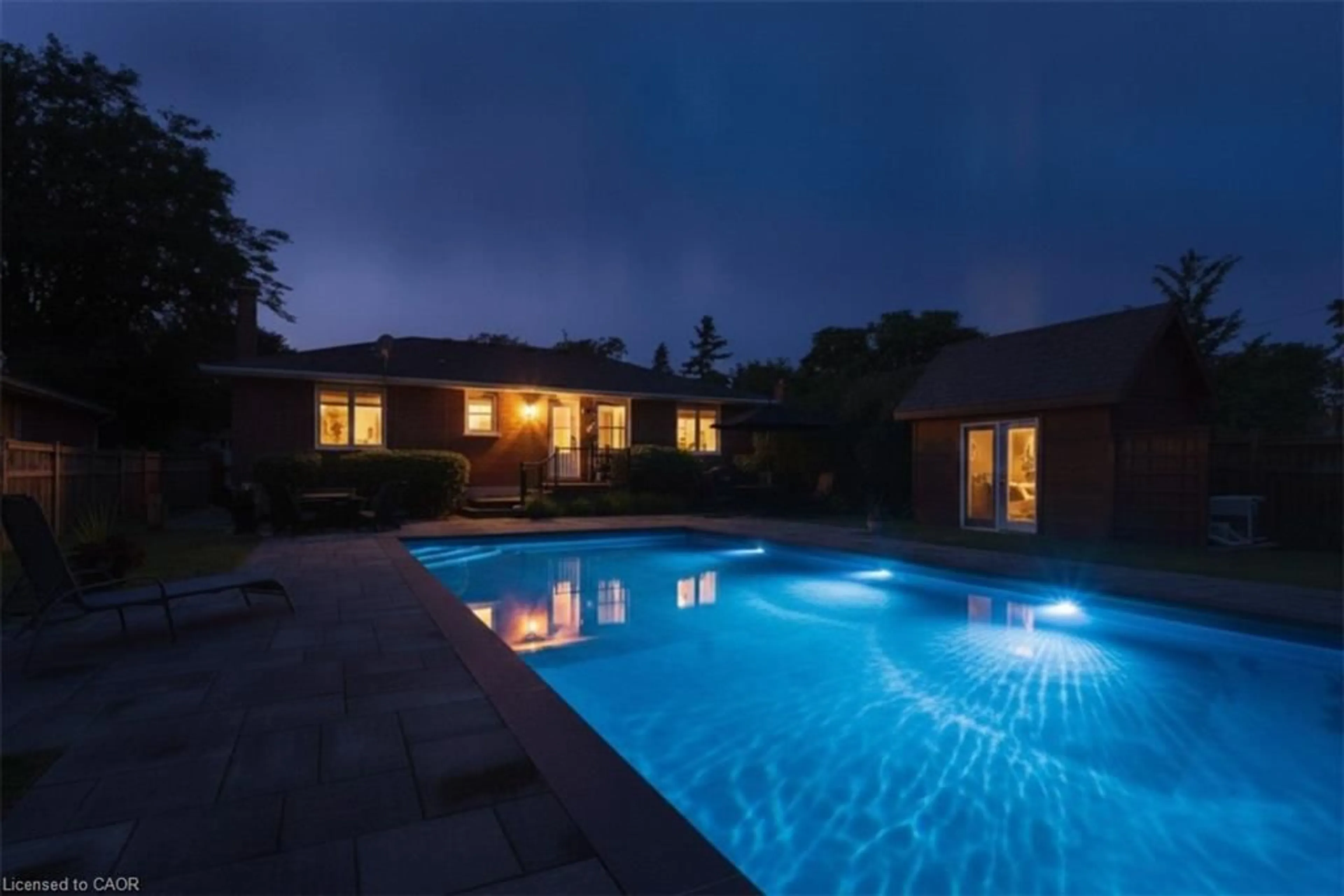 Pool for 1087 Maplehurst Ave, Burlington Ontario L7T 3G3