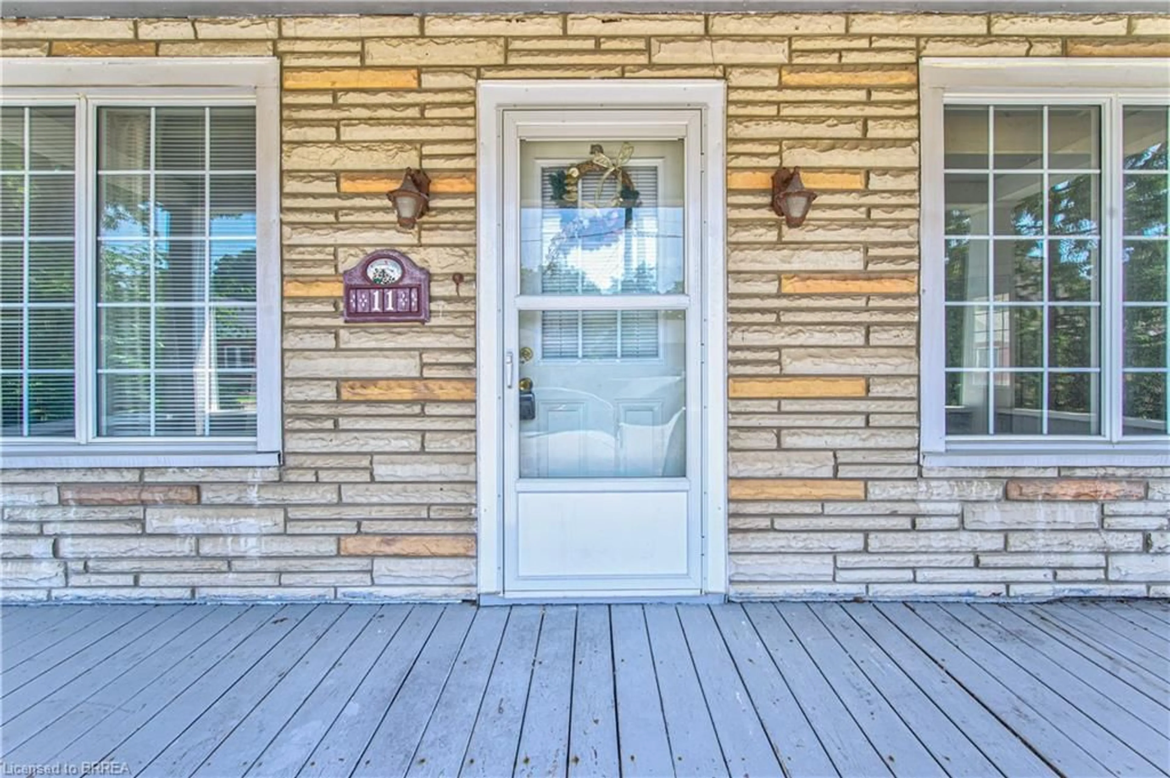 Indoor entryway for 11 Hamilton Ave, Brantford Ontario N3S 6Z4