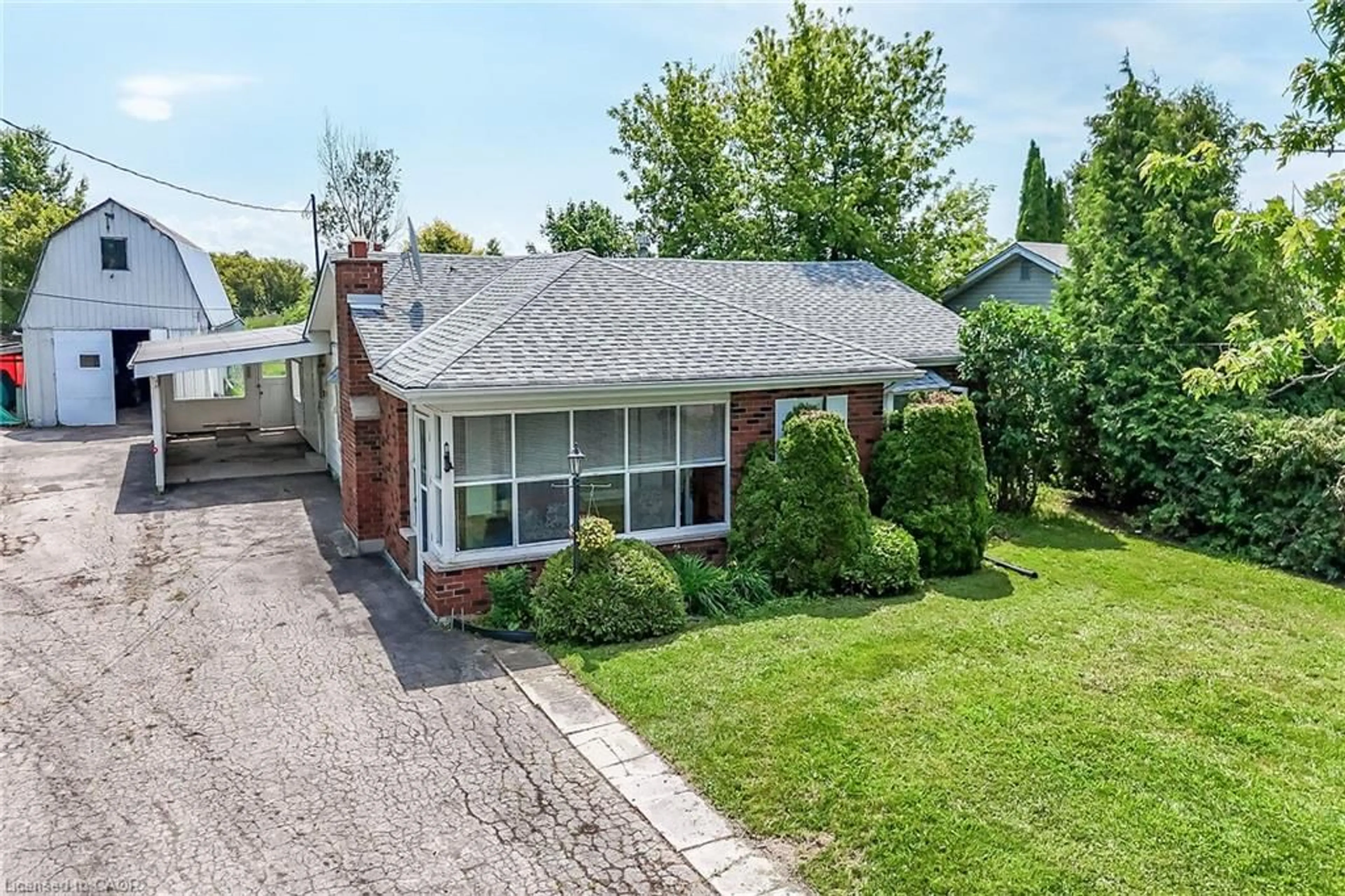A pic from outside/outdoor area/front of a property/back of a property/a pic from drone, street for 114 Second Rd, Stoney Creek Ontario L8J 3J2