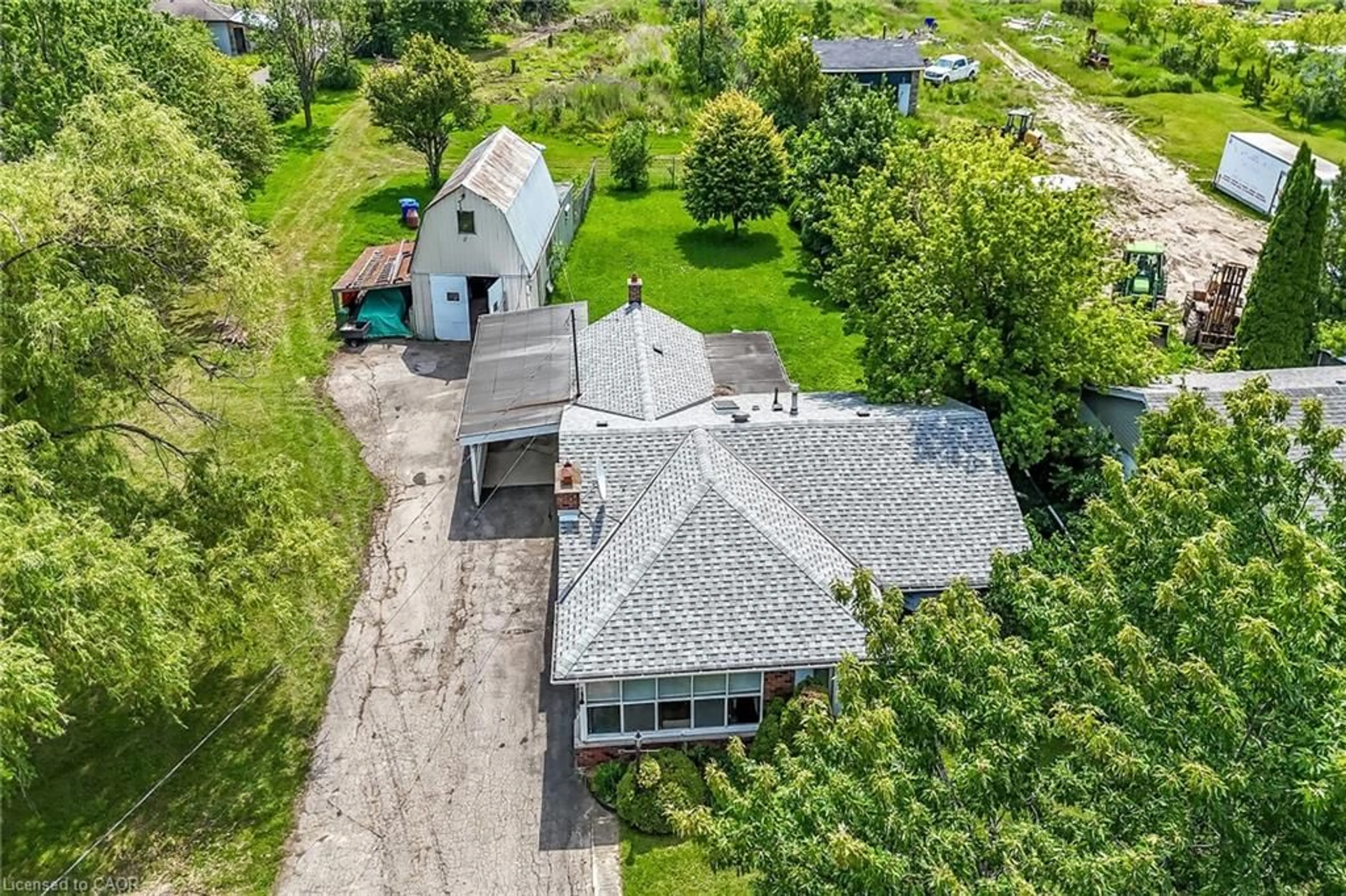 A pic from outside/outdoor area/front of a property/back of a property/a pic from drone, street for 114 Second Rd, Stoney Creek Ontario L8J 3J2