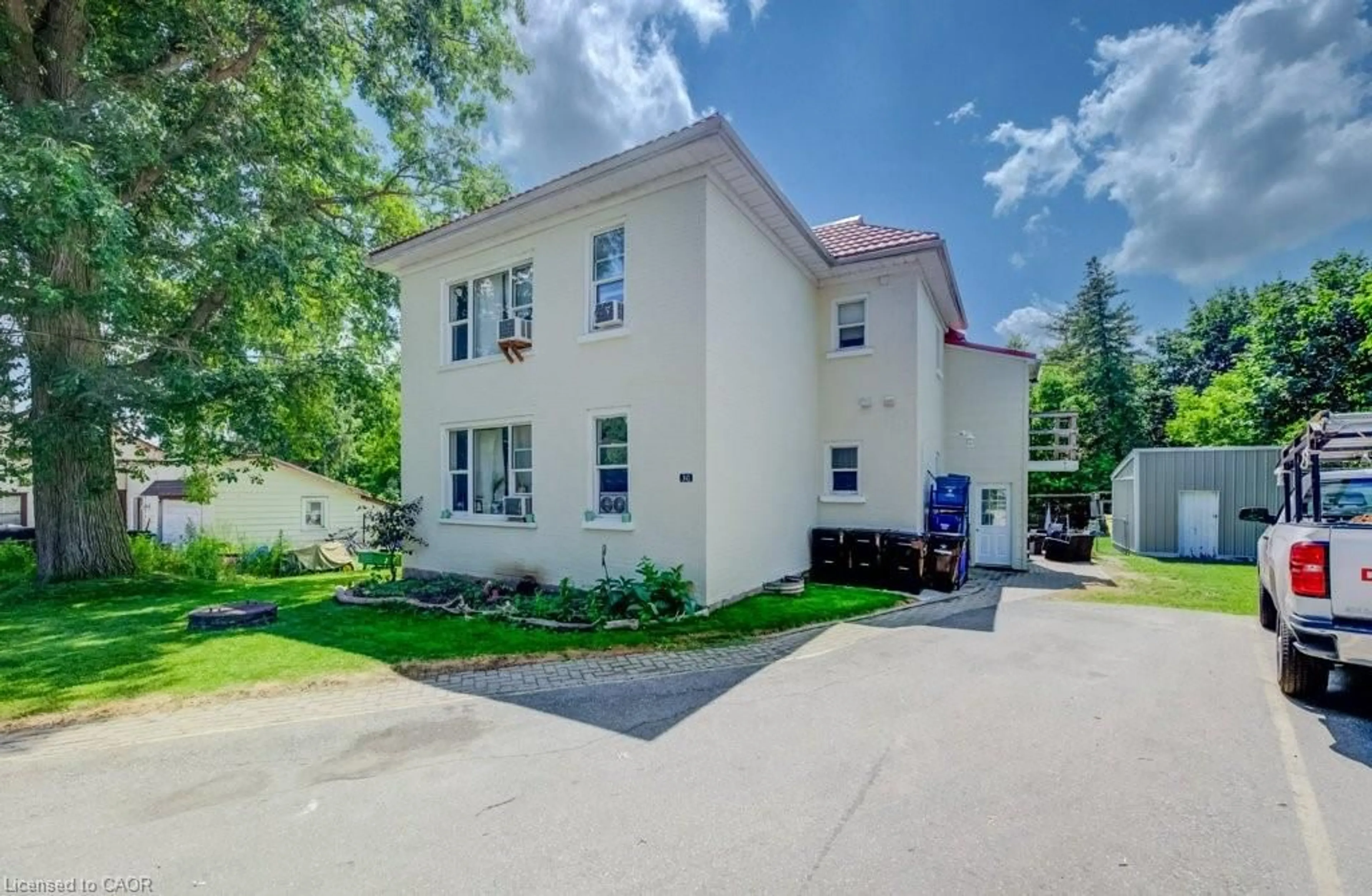 A pic from outside/outdoor area/front of a property/back of a property/a pic from drone, unknown for 30 Foell St, Baden Ontario N3A 2L2