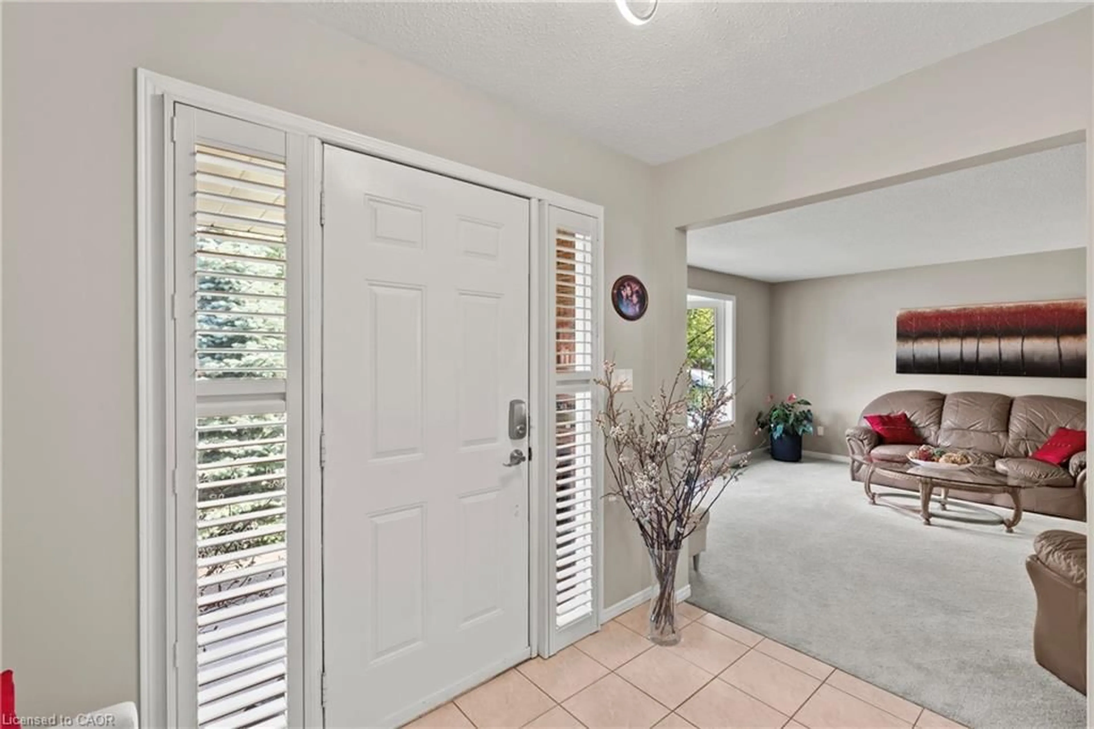 Indoor entryway for 12 Stonebridge Gate, St. Catharines Ontario L2S 3N1