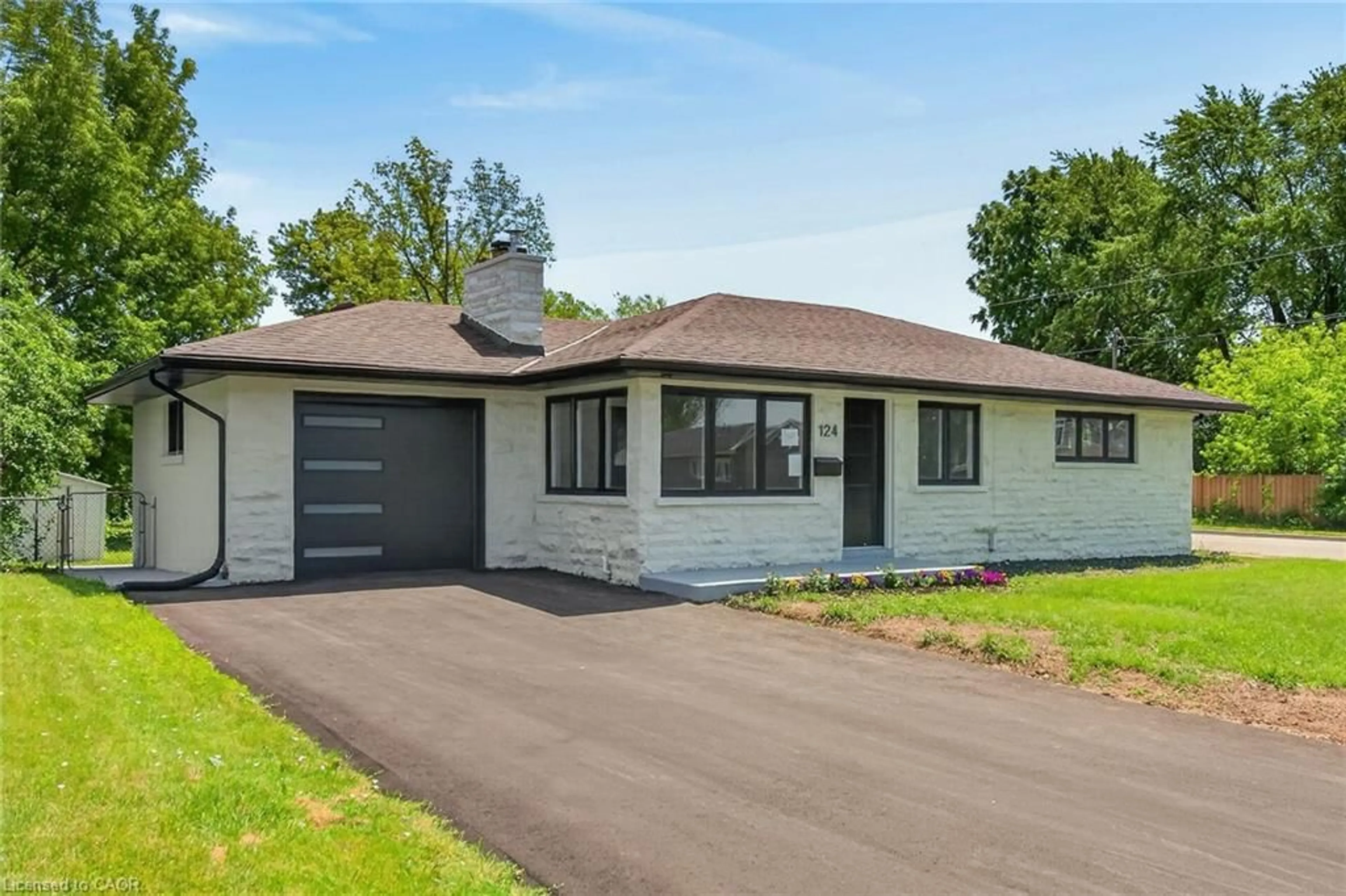 Home with vinyl exterior material, street for 124 Corman Ave, Stoney Creek Ontario L8G 3W4