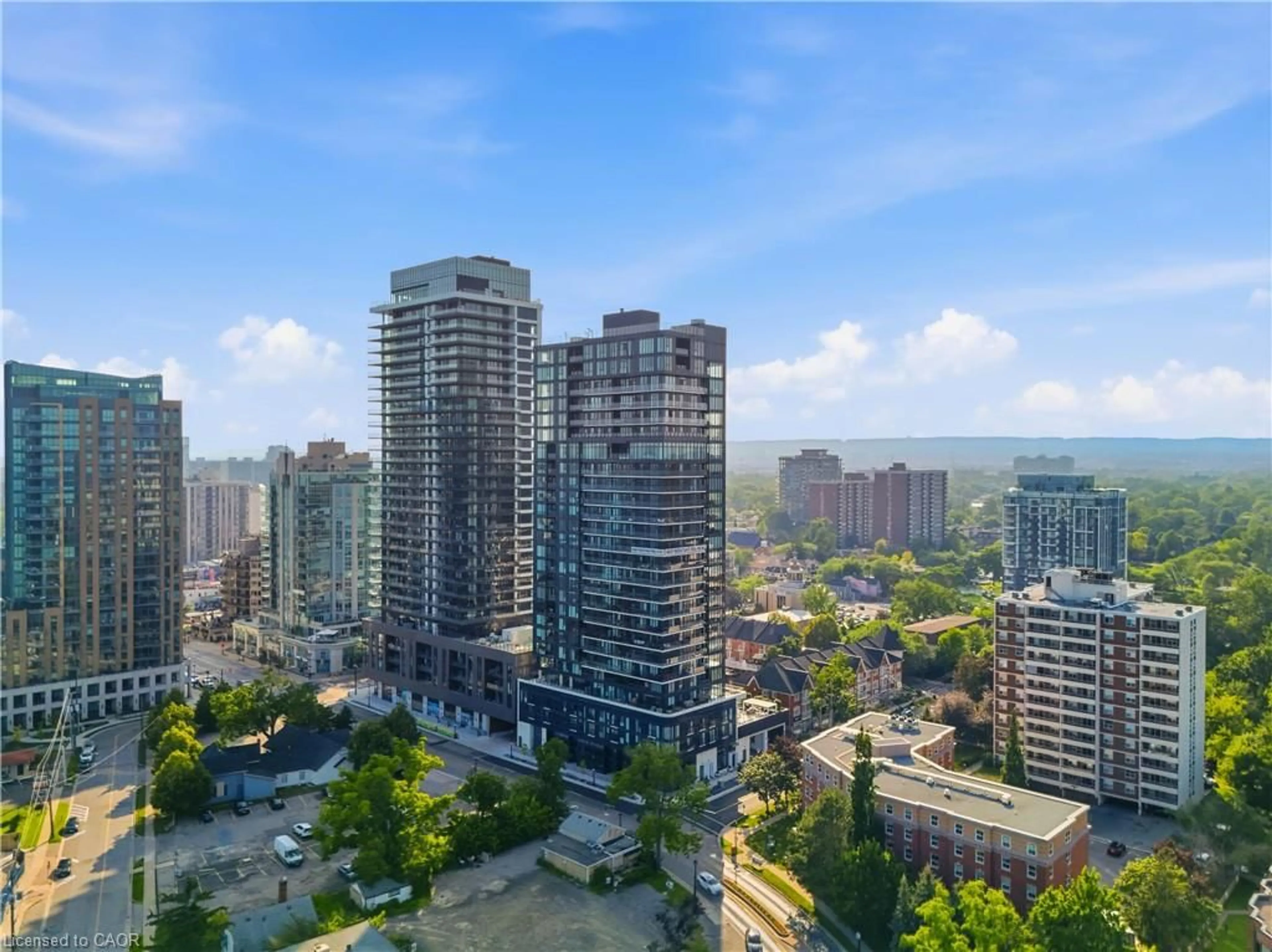 A pic from outside/outdoor area/front of a property/back of a property/a pic from drone, city buildings view from balcony for 370 Martha St, Burlington Ontario L7R 0G9