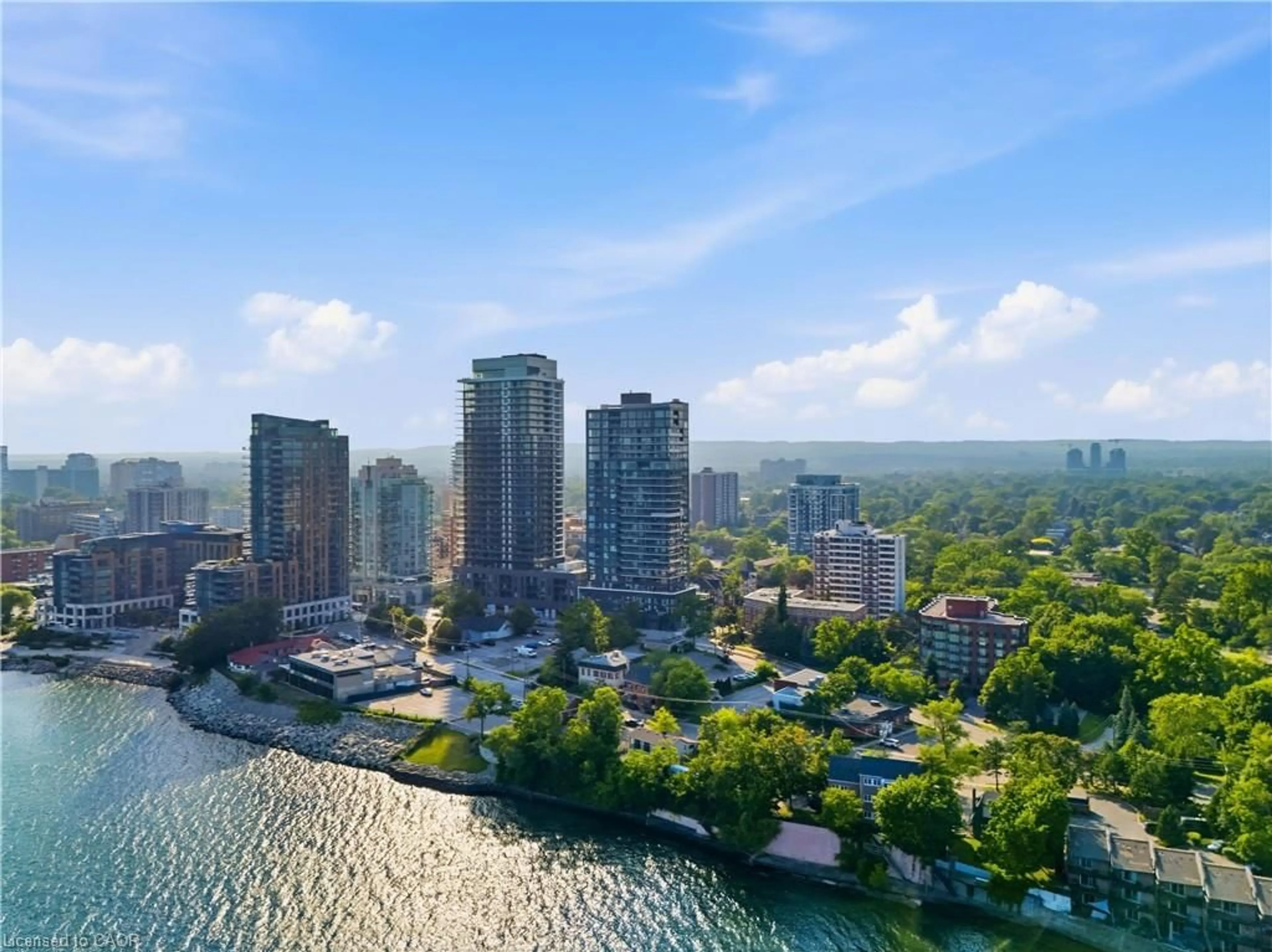 A pic from outside/outdoor area/front of a property/back of a property/a pic from drone, water/lake/river/ocean view for 370 Martha St, Burlington Ontario L7R 0G9