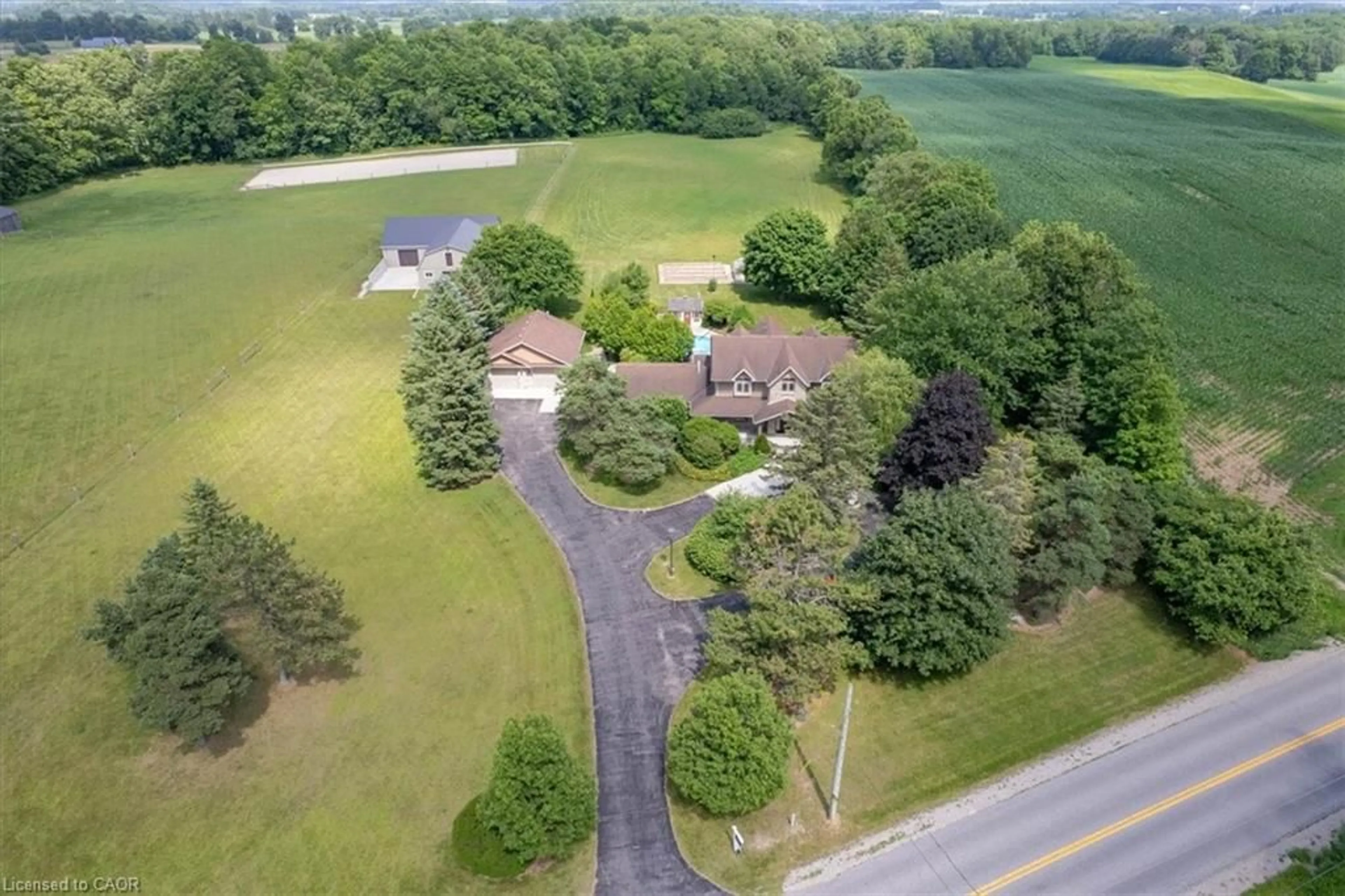 A pic from outside/outdoor area/front of a property/back of a property/a pic from drone, unknown for 1635 Sandhills Rd, New Hamburg Ontario N3A 3B2