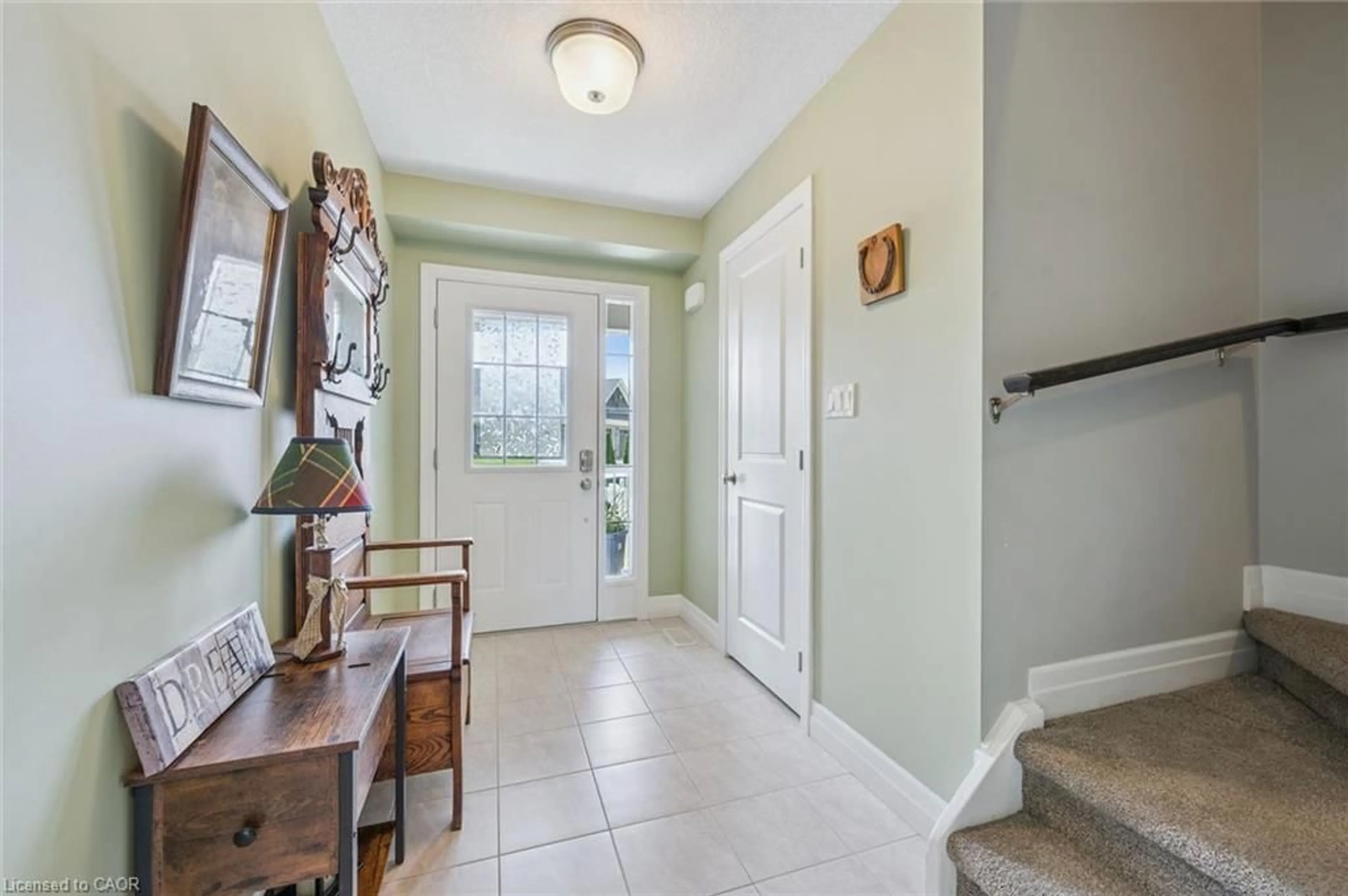 Indoor entryway for 33 Roth St, Tavistock Ontario N0B 2R0