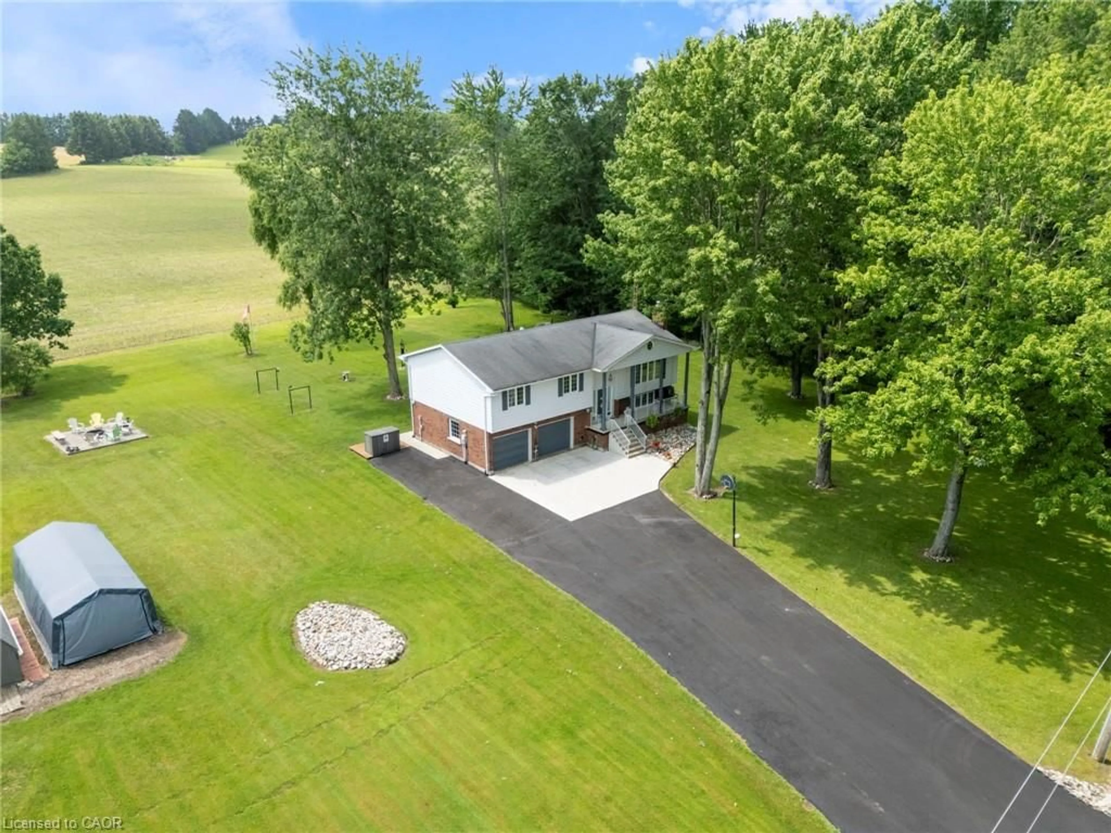 A pic from outside/outdoor area/front of a property/back of a property/a pic from drone, unknown for 204642 Ninth Rd, Tillsonburg Ontario N4G 4G8