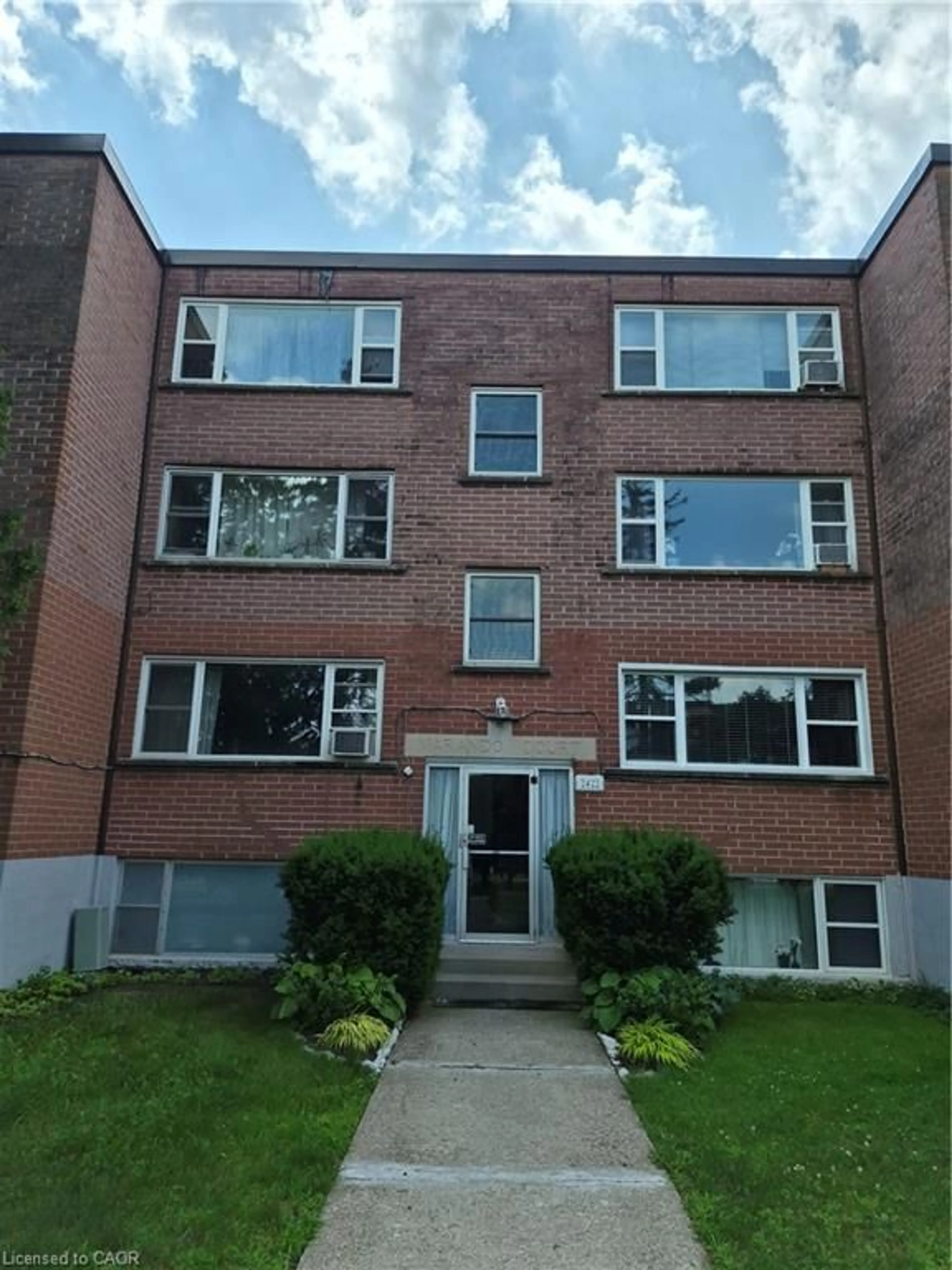Unknown for 2422 New St #9, Burlington Ontario L7R 1J6