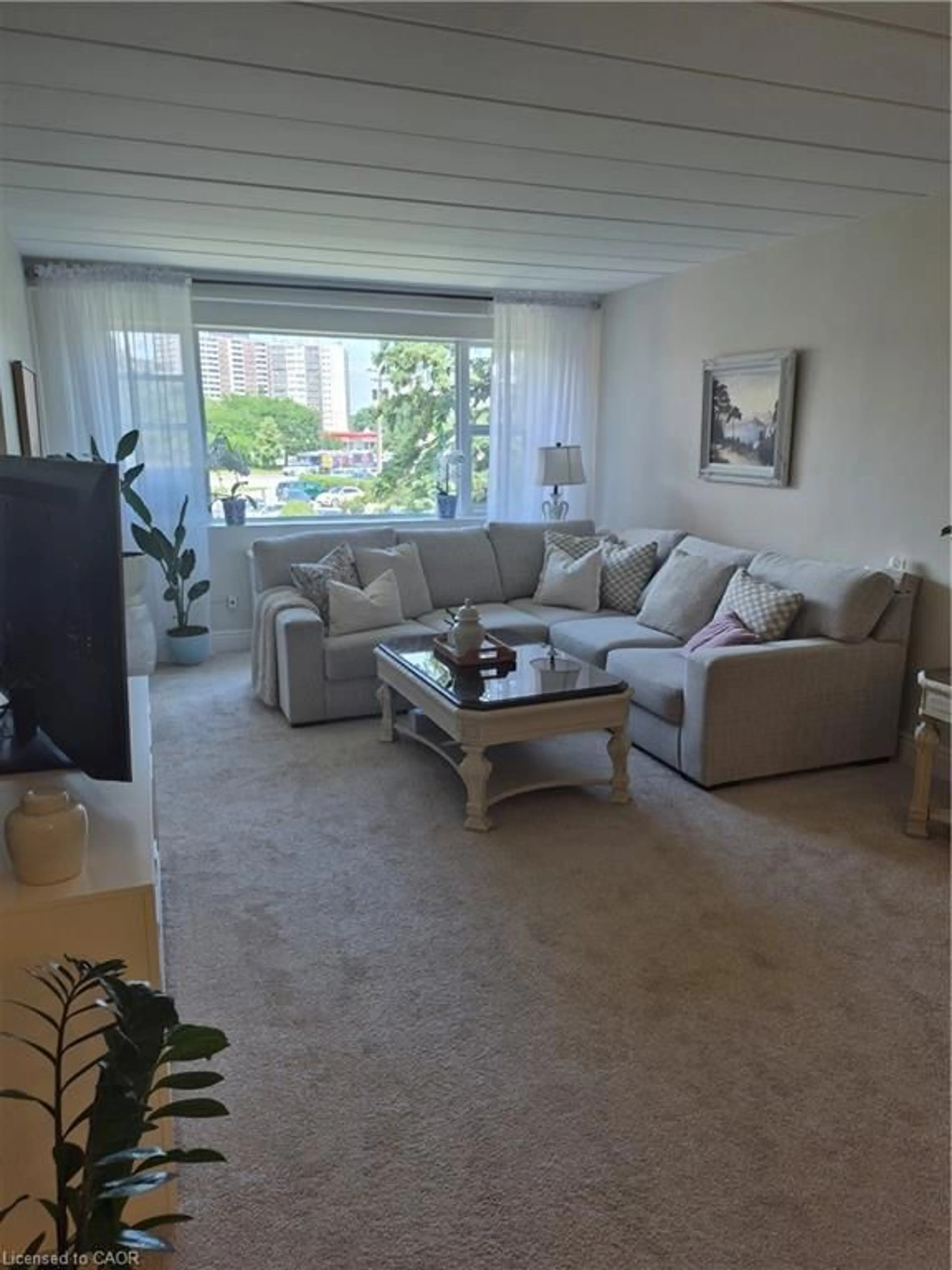 Living room with furniture, unknown for 2422 New St #9, Burlington Ontario L7R 1J6