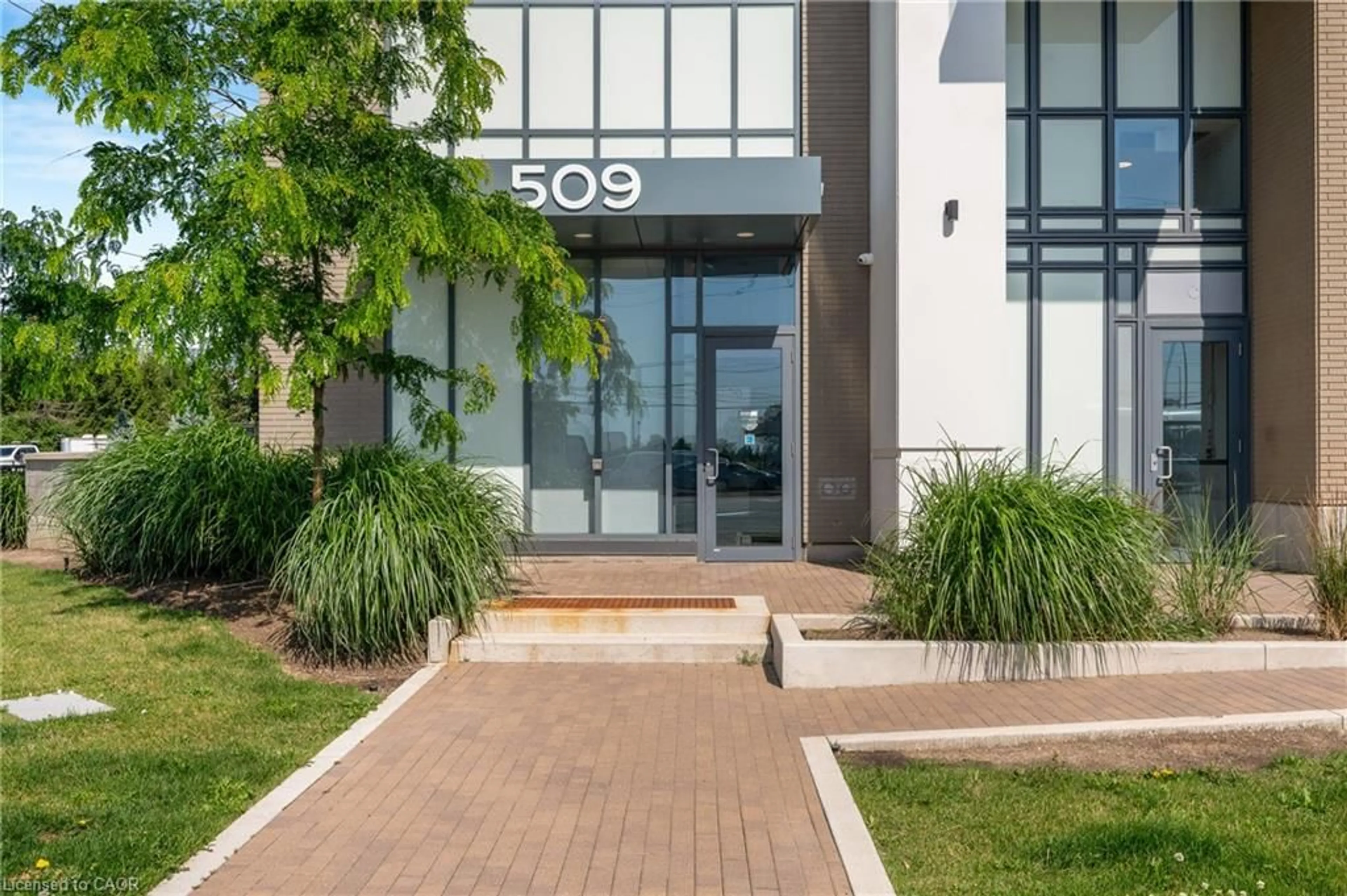 Unknown for 509 Dundas St #305, Oakville Ontario L6M 5P4