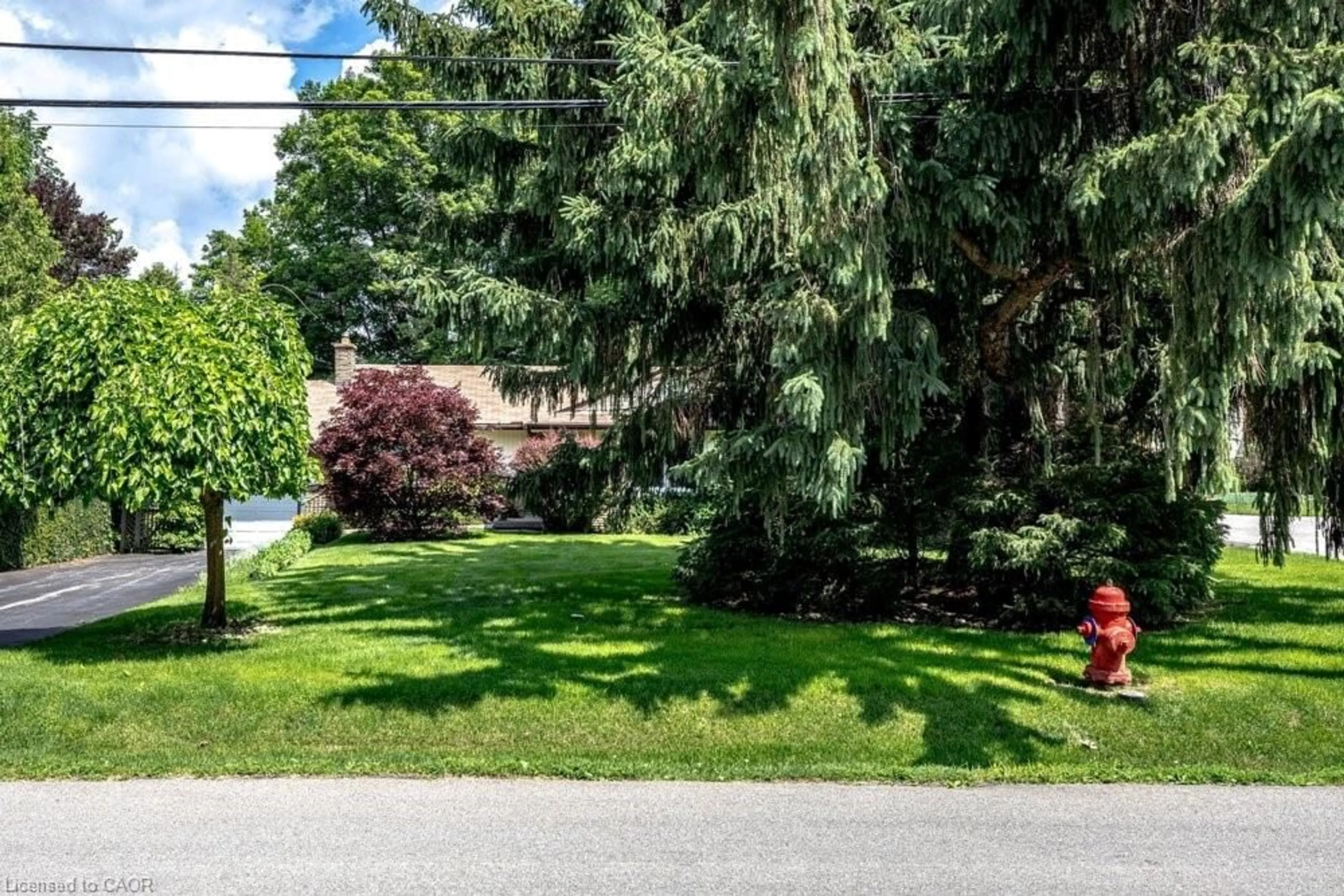 A pic from outside/outdoor area/front of a property/back of a property/a pic from drone, street for 803 Montgomery Dr, Ancaster Ontario L9G 3H6