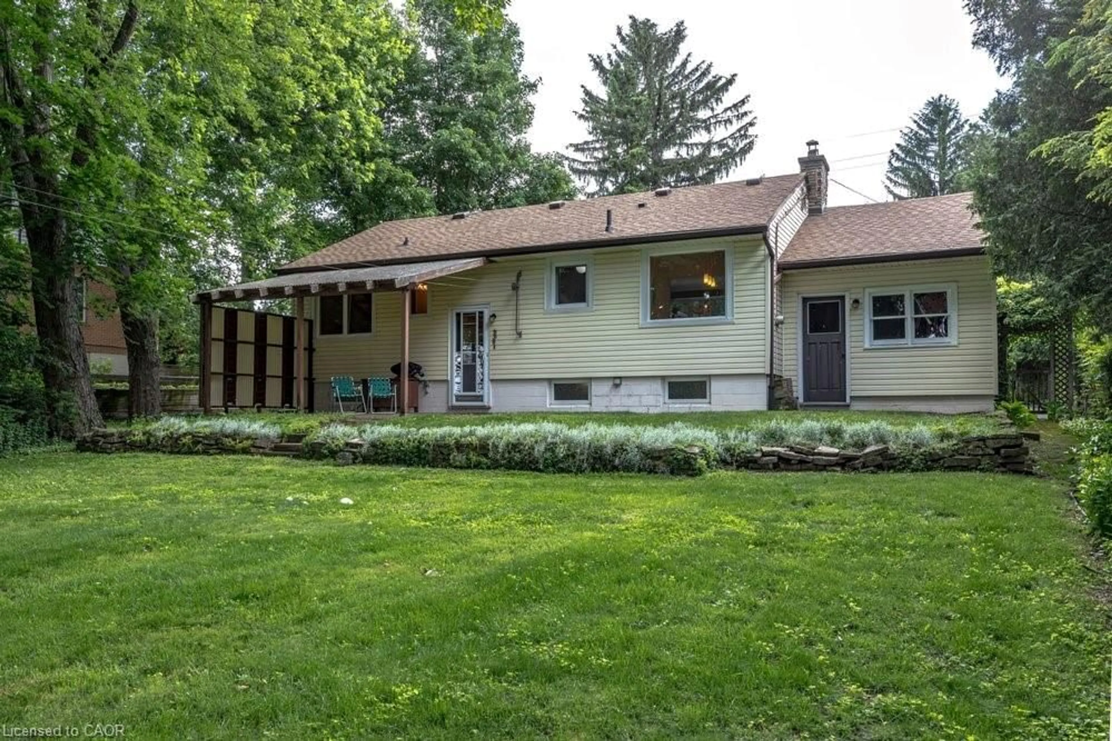 Patio, street for 803 Montgomery Dr, Ancaster Ontario L9G 3H6