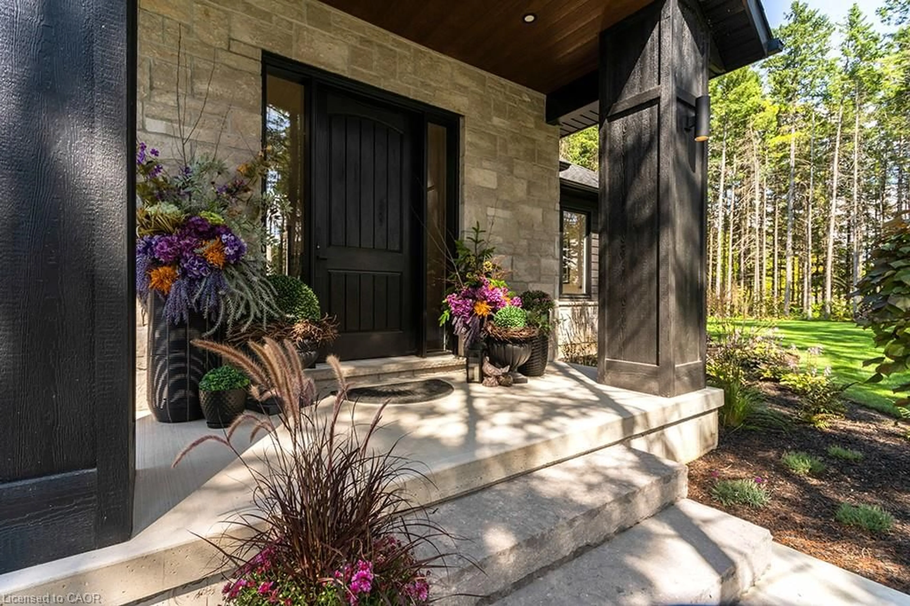 Indoor entryway for 107 Louise Creek Cres, Elmwood Ontario N0G 1S0