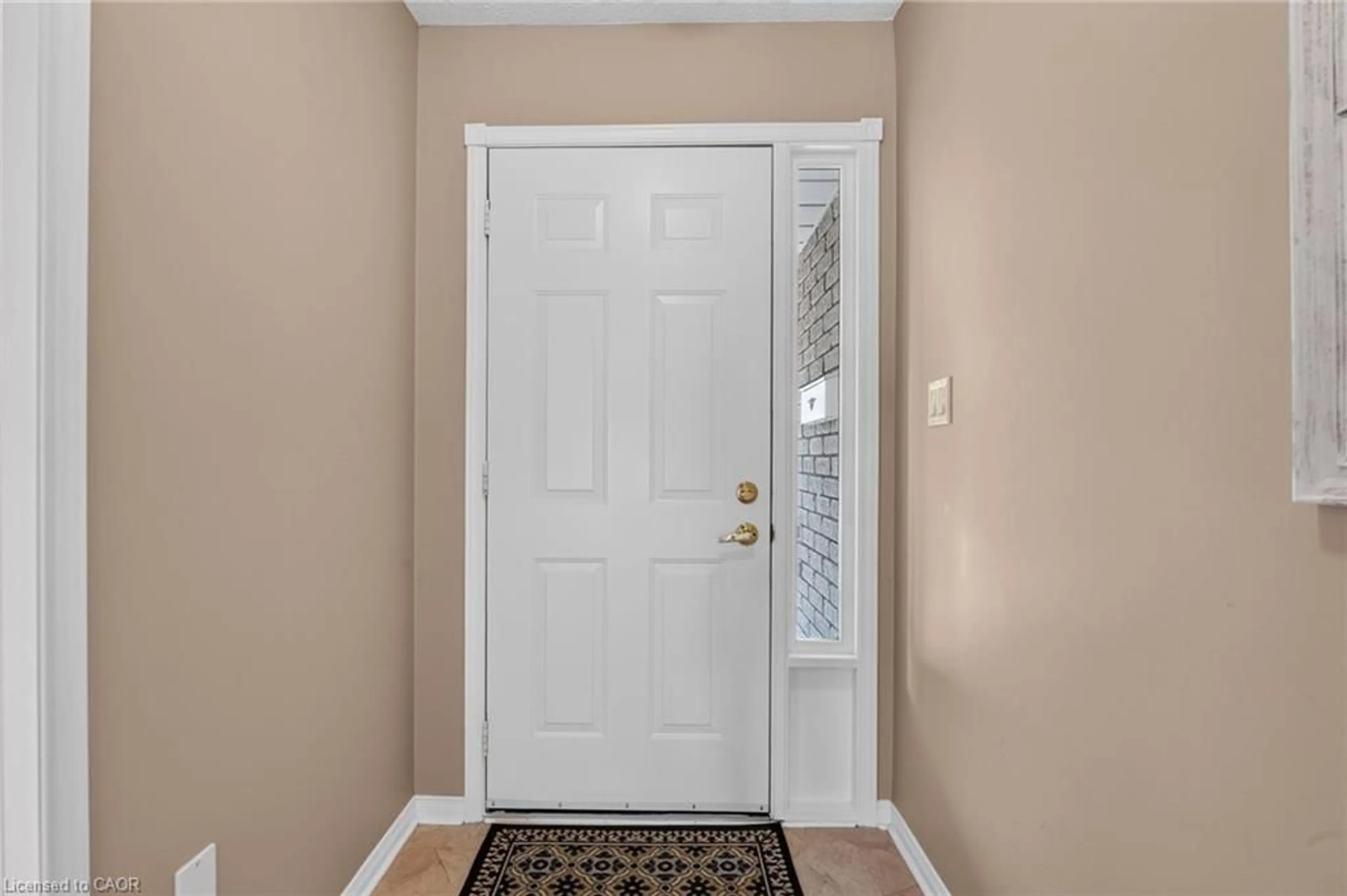 Indoor entryway for 11 Garden Dr, Smithville Ontario L0R 2A0