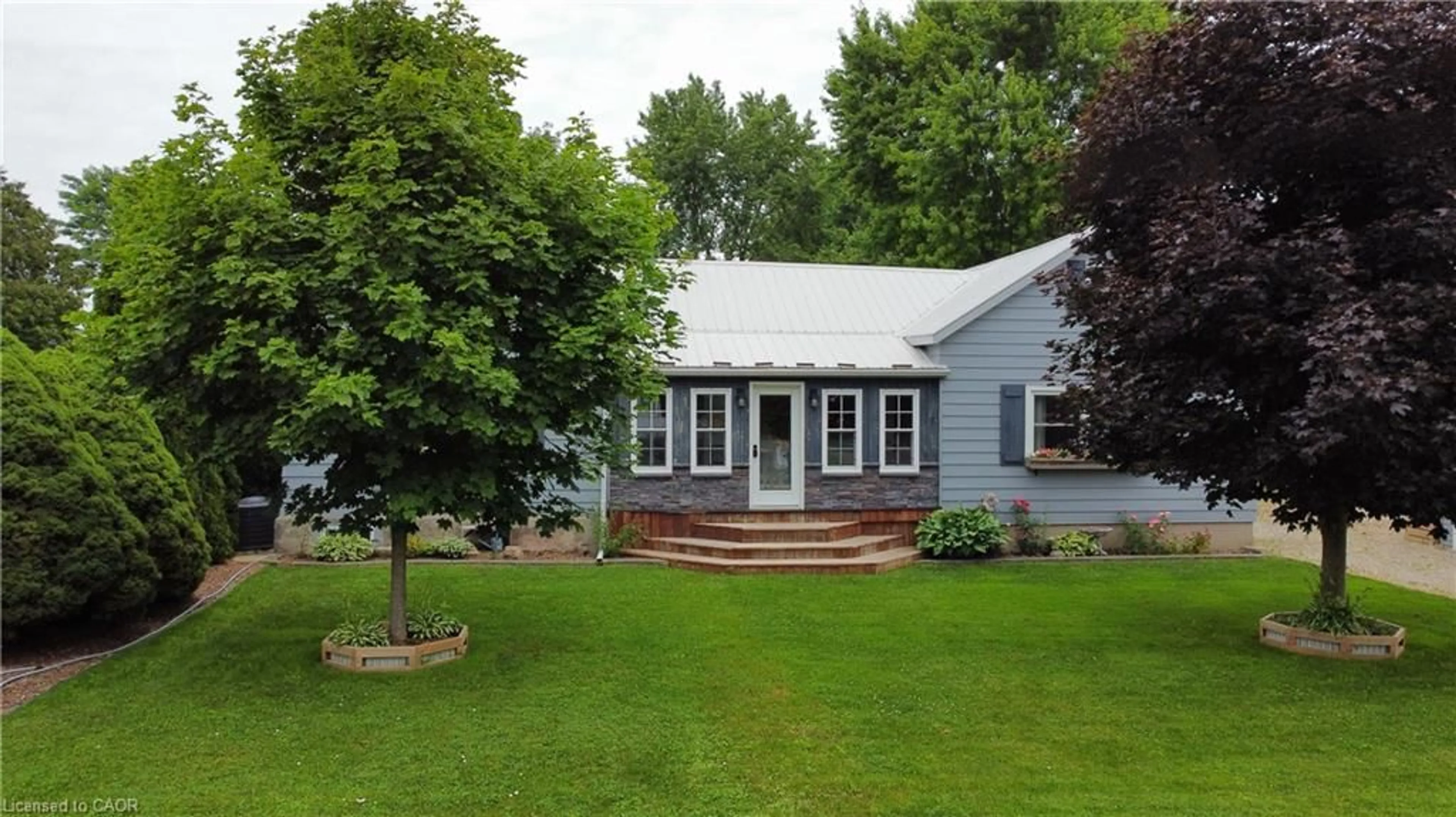 Home with vinyl exterior material, unknown for 535 Raglan St, Wellington Ontario N0G 2P0