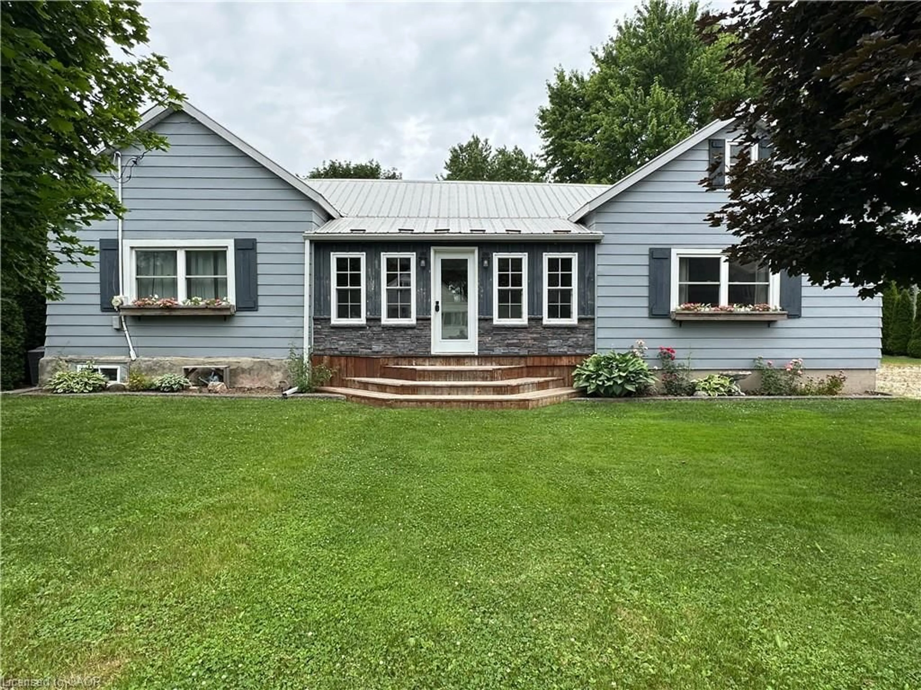 Home with vinyl exterior material, street for 535 Raglan St, Wellington Ontario N0G 2P0
