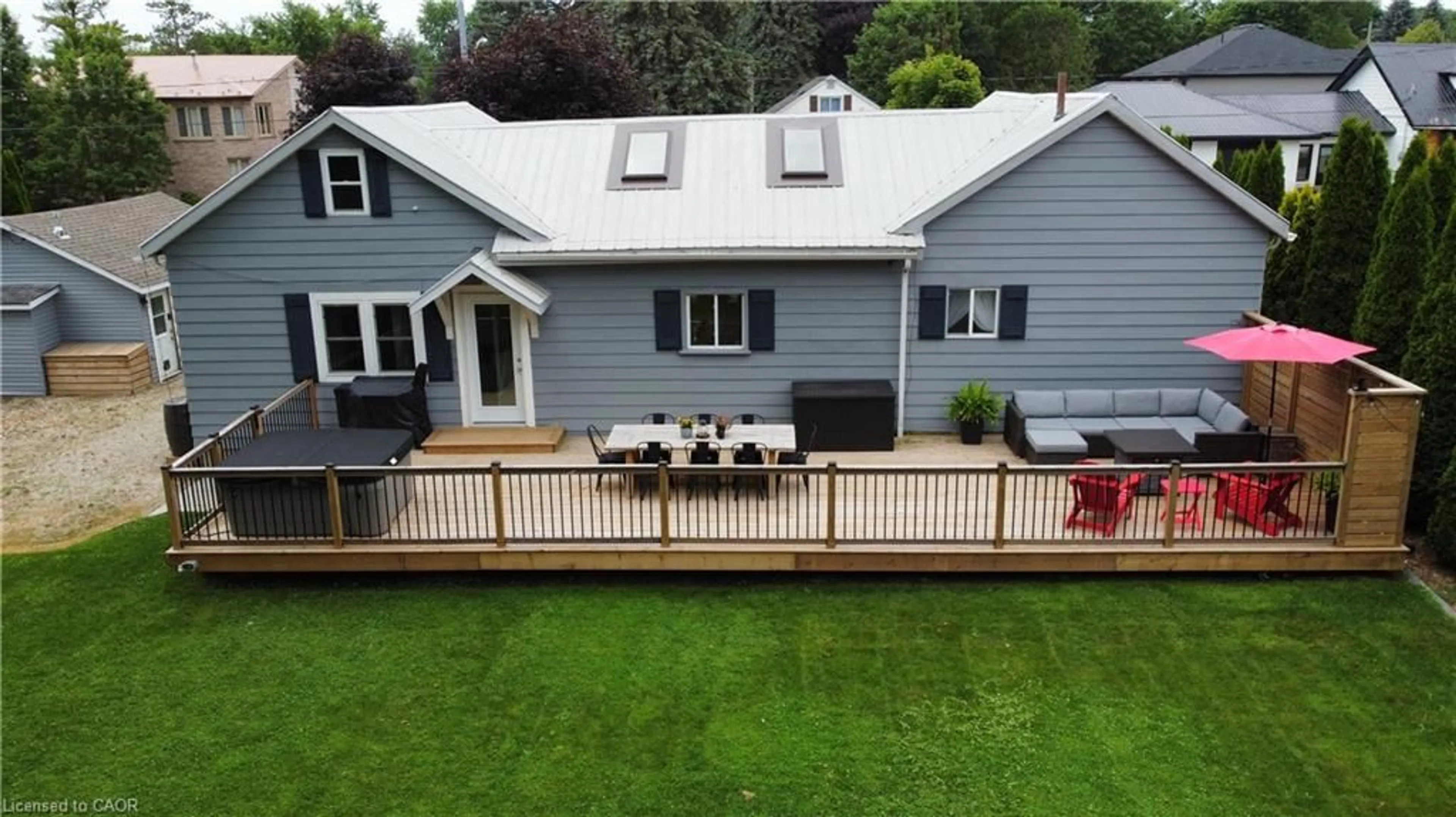 A pic from outside/outdoor area/front of a property/back of a property/a pic from drone, unknown for 535 Raglan St, Wellington Ontario N0G 2P0