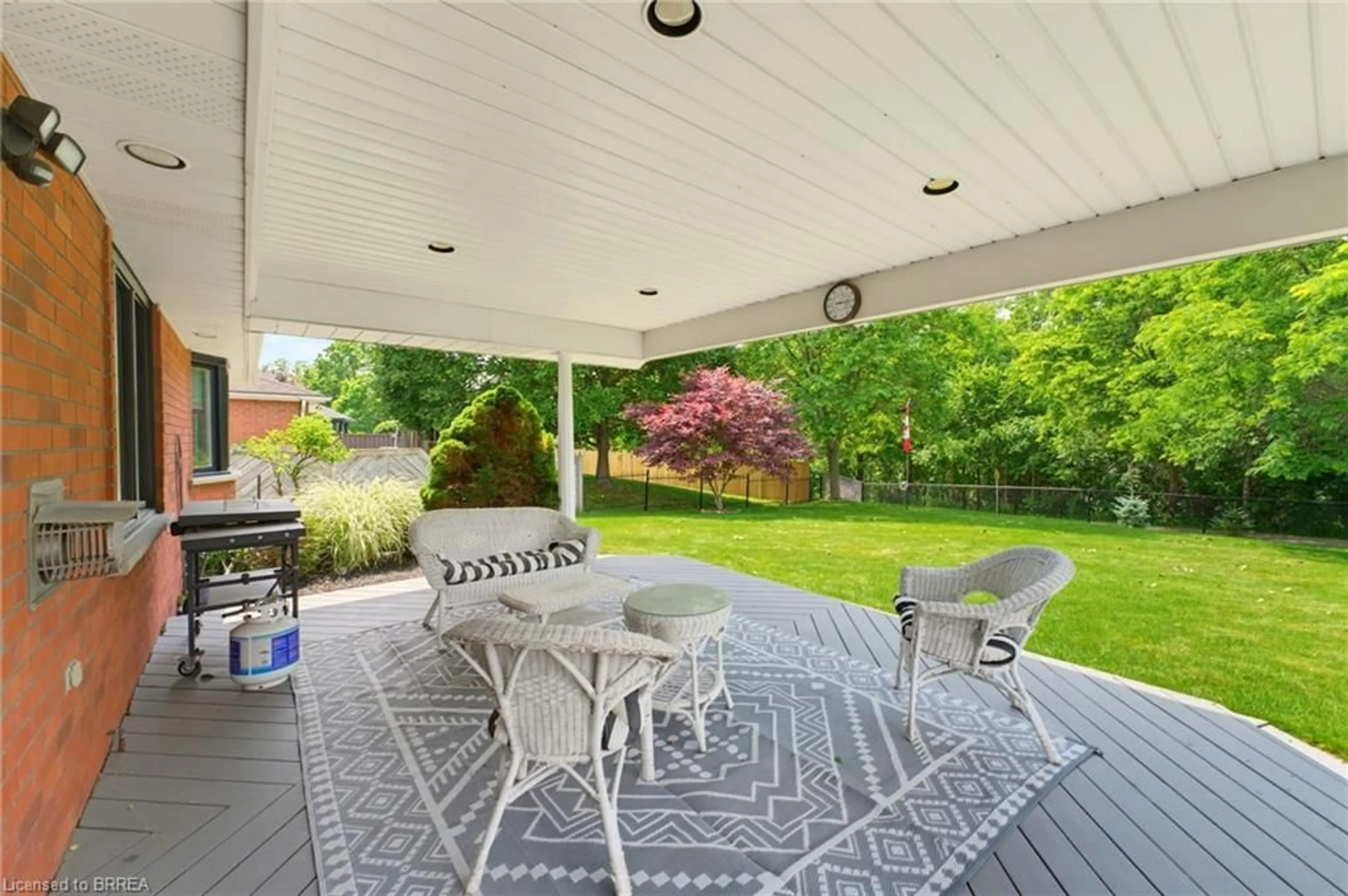 Patio, street for 12 Macbride Crt, Brantford Ontario N3T 6J1