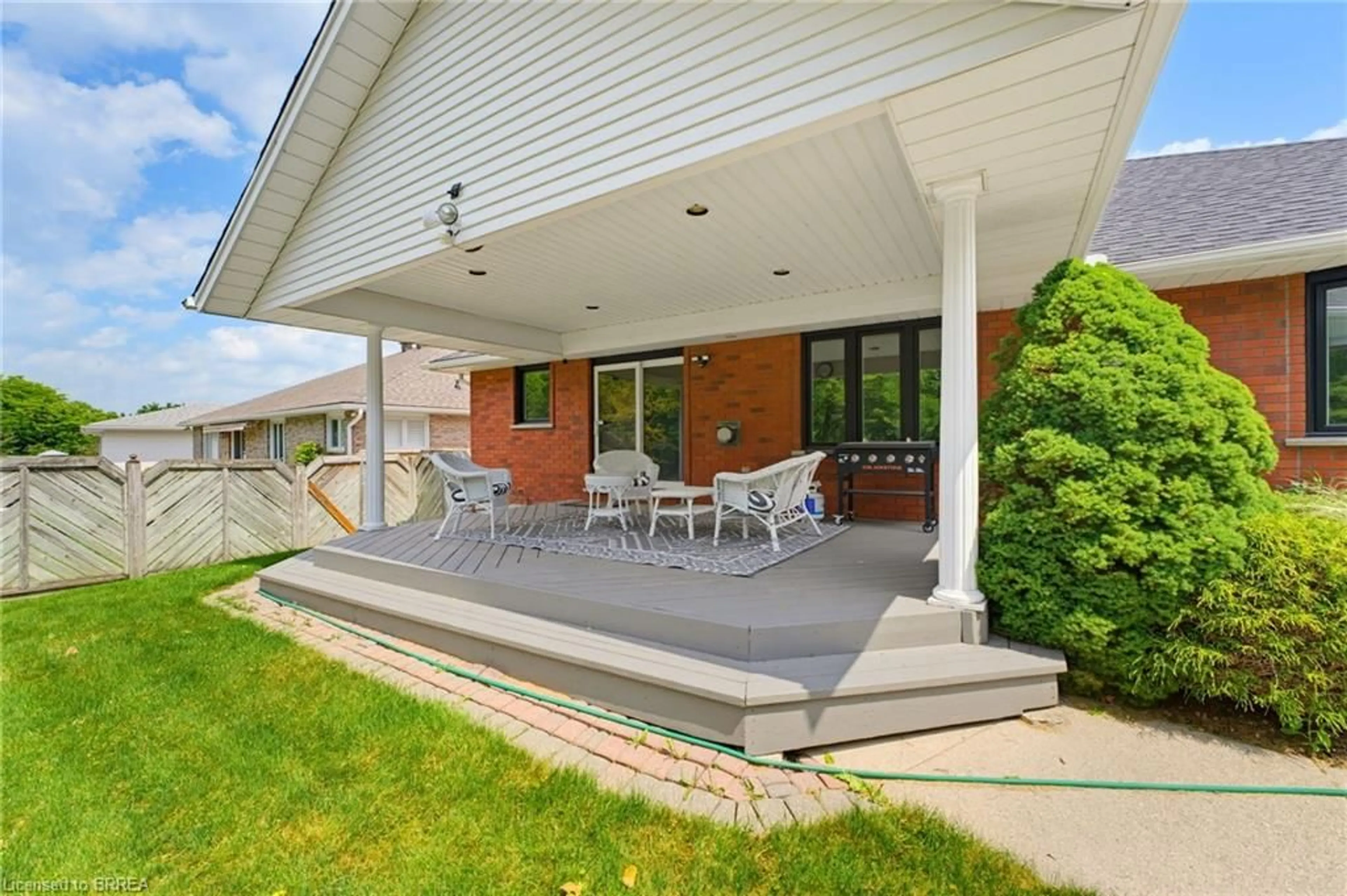 Patio, street for 12 Macbride Crt, Brantford Ontario N3T 6J1
