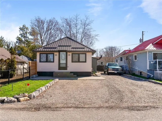 7 Park St, Nanticoke 2