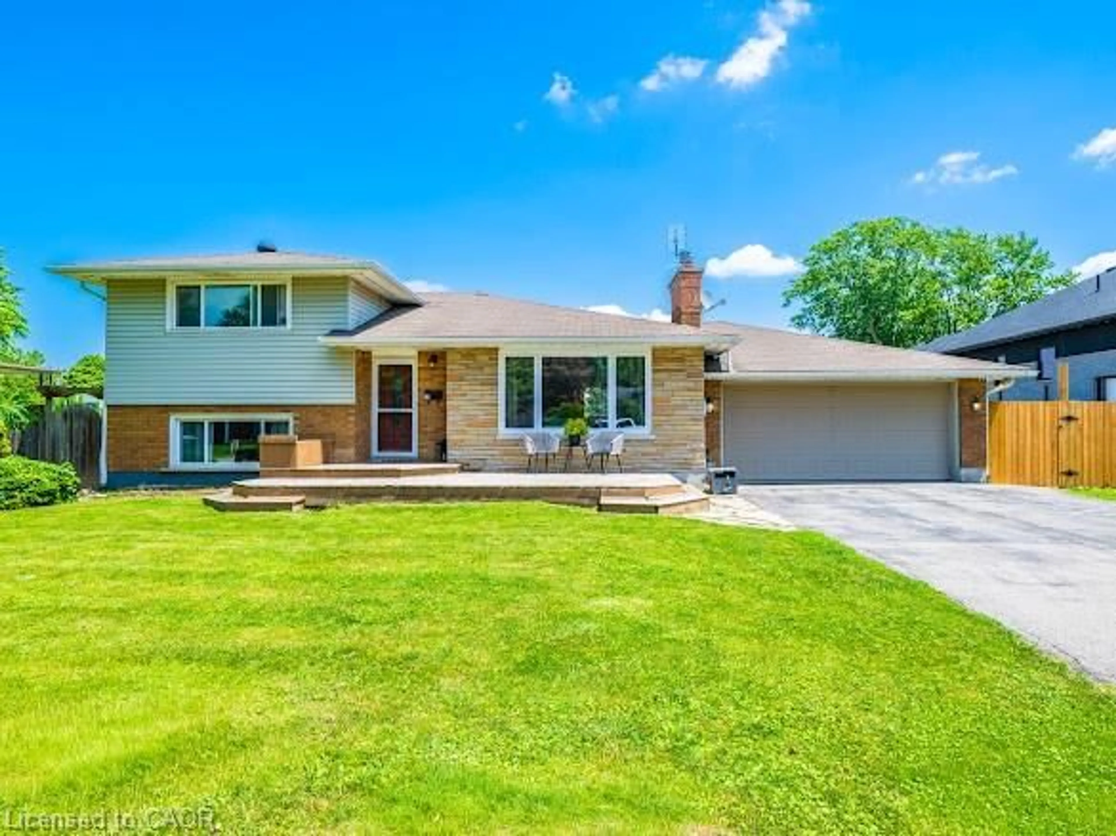 Home with brick exterior material, street for 16 Woodmount Dr, St. Catharines Ontario L2T 2X9