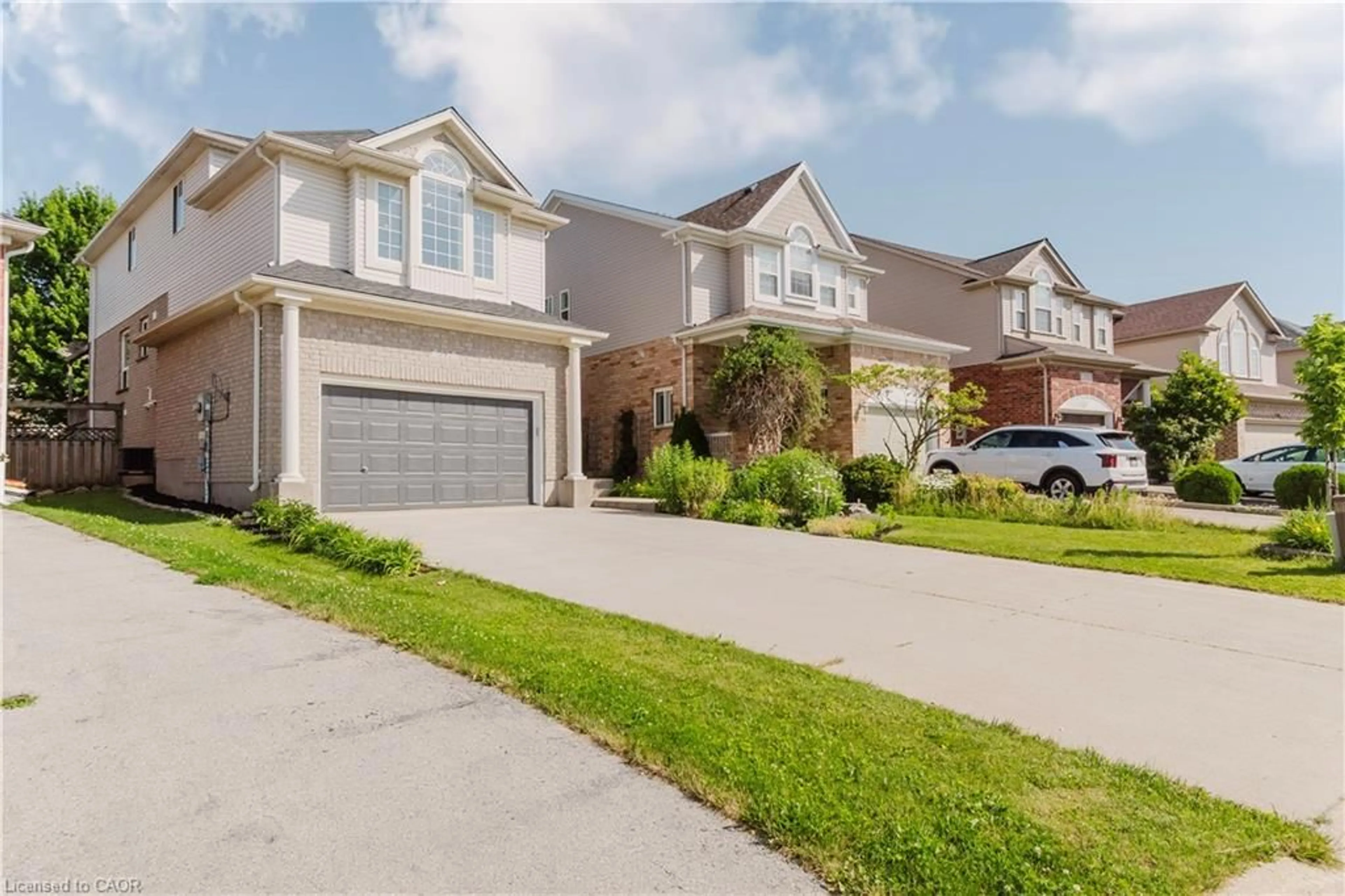 Home with vinyl exterior material, street for 597 Little Dover Cres, Waterloo Ontario N2K 4E5