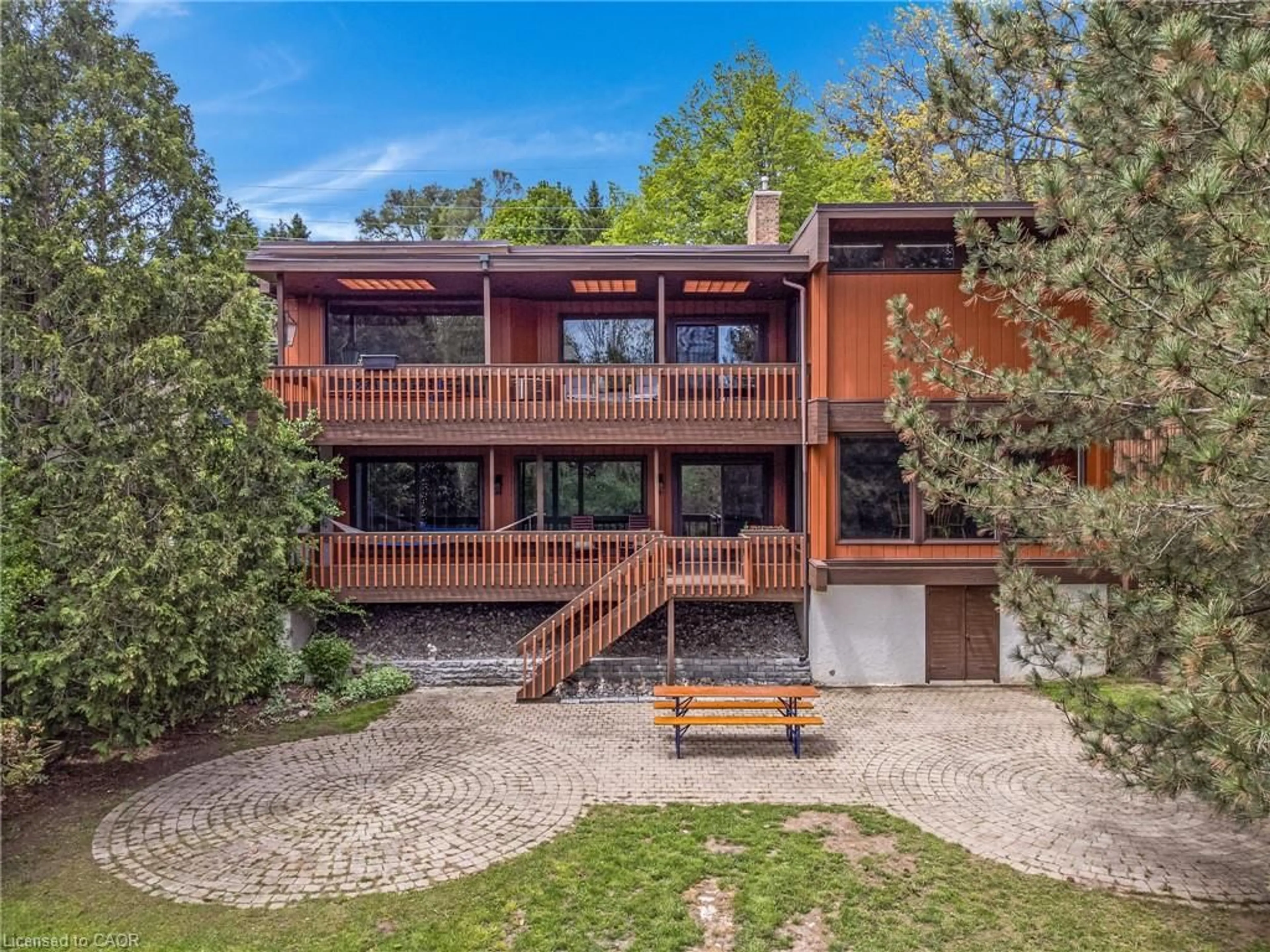 A pic from outside/outdoor area/front of a property/back of a property/a pic from drone, unknown for 565 Fountain St, Cambridge Ontario N3H 1J2