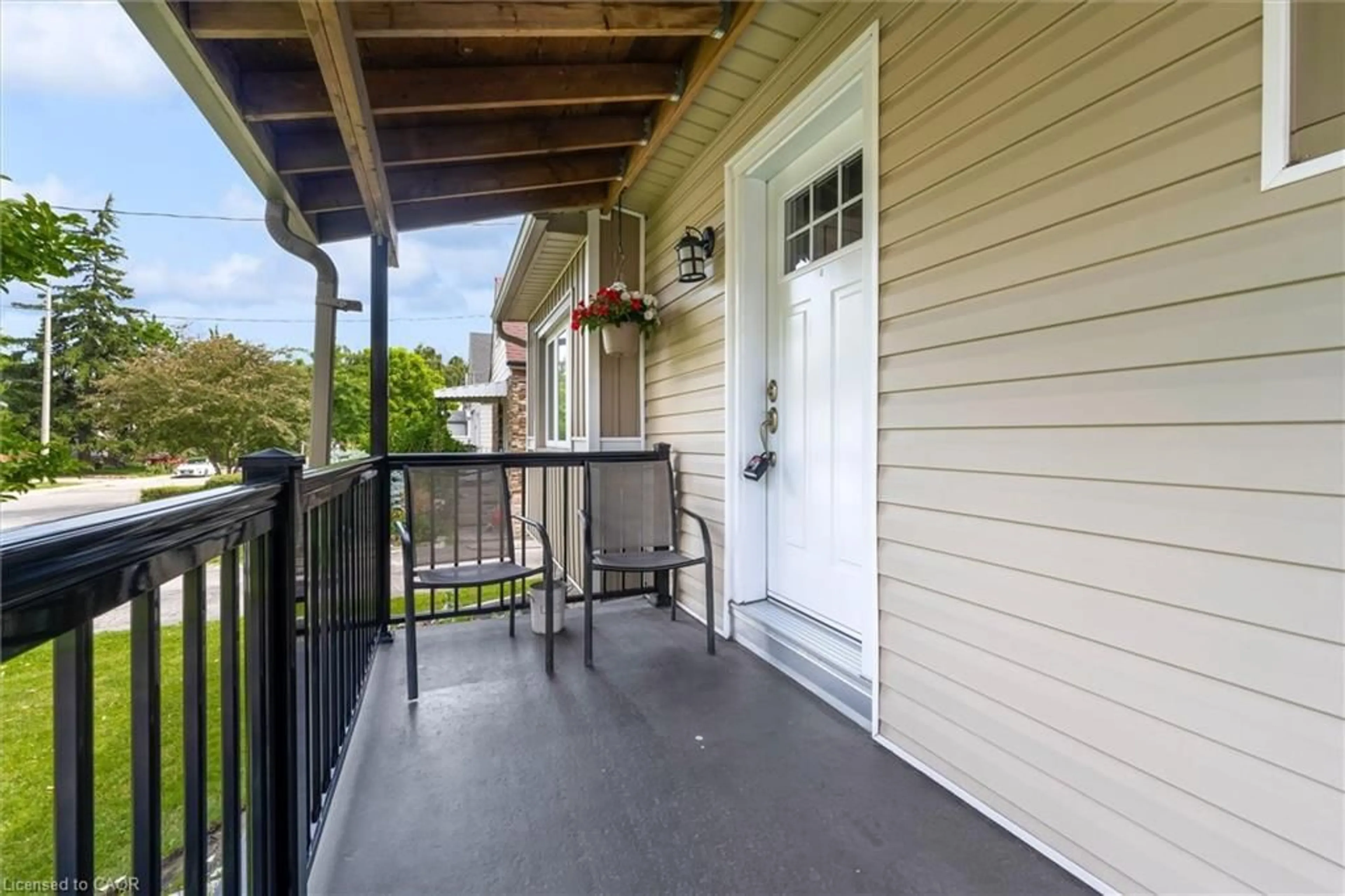 Patio, street for 722 Burgess Ave, Hamilton Ontario L8H 6J4