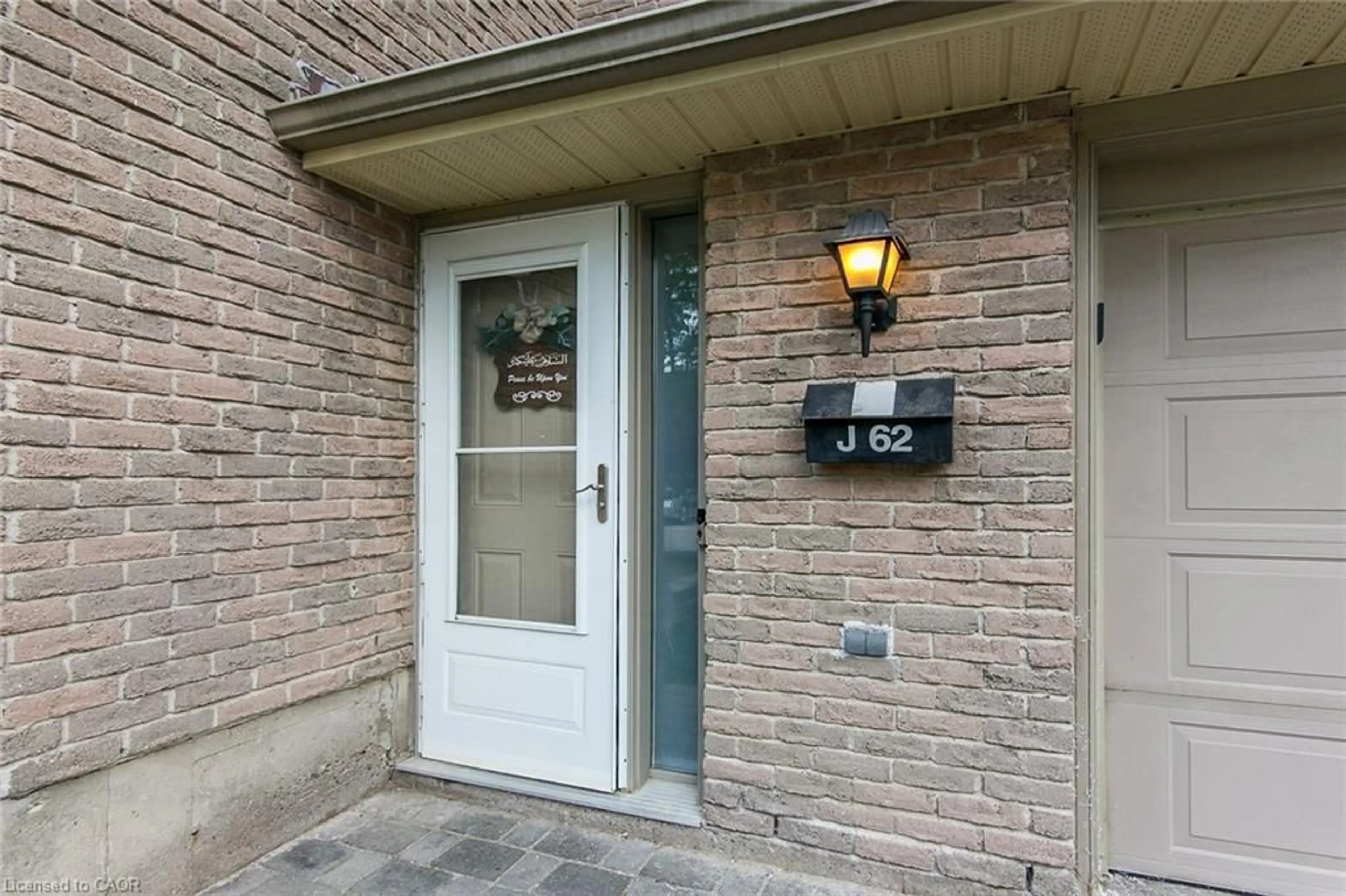 Indoor entryway for 223 Pioneer Dr #J62, Kitchener Ontario N2P 1L9