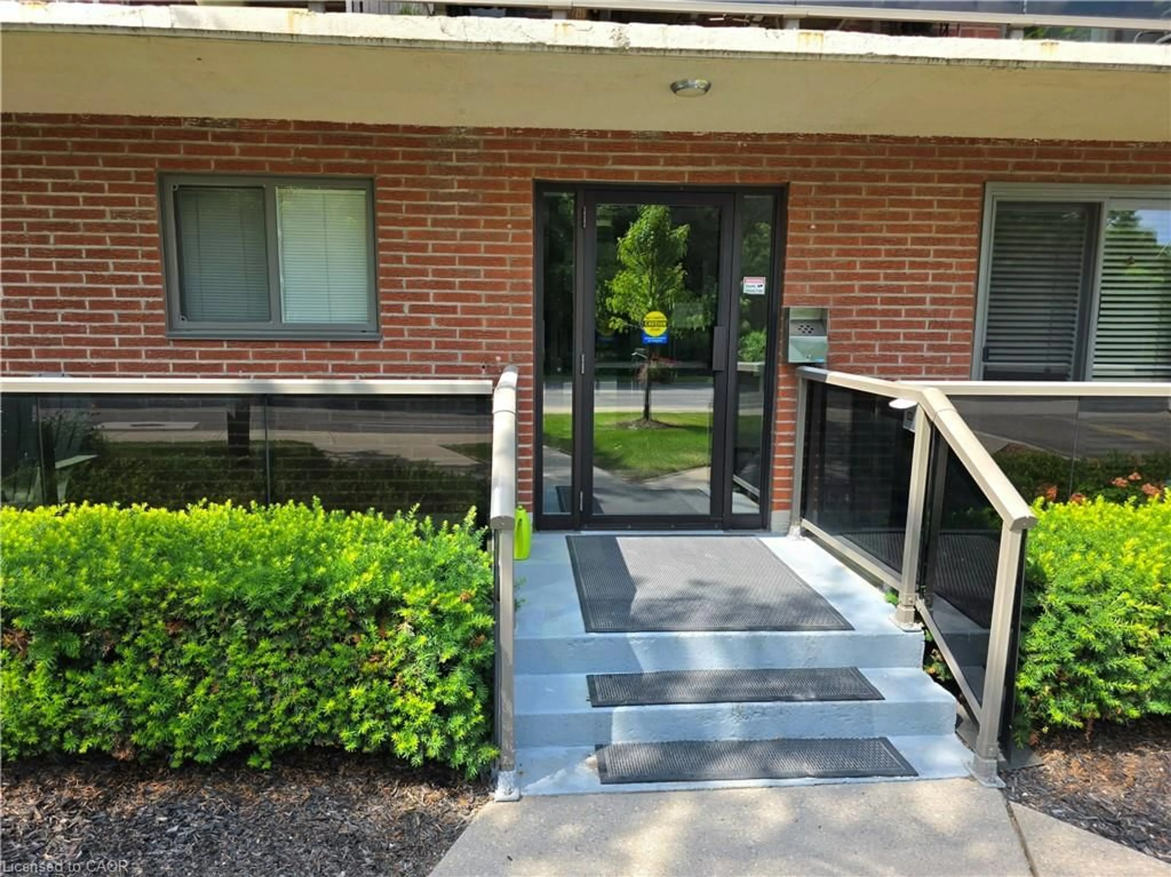 Indoor entryway for 2373 King St #37, Hamilton Ontario L8K 1X9