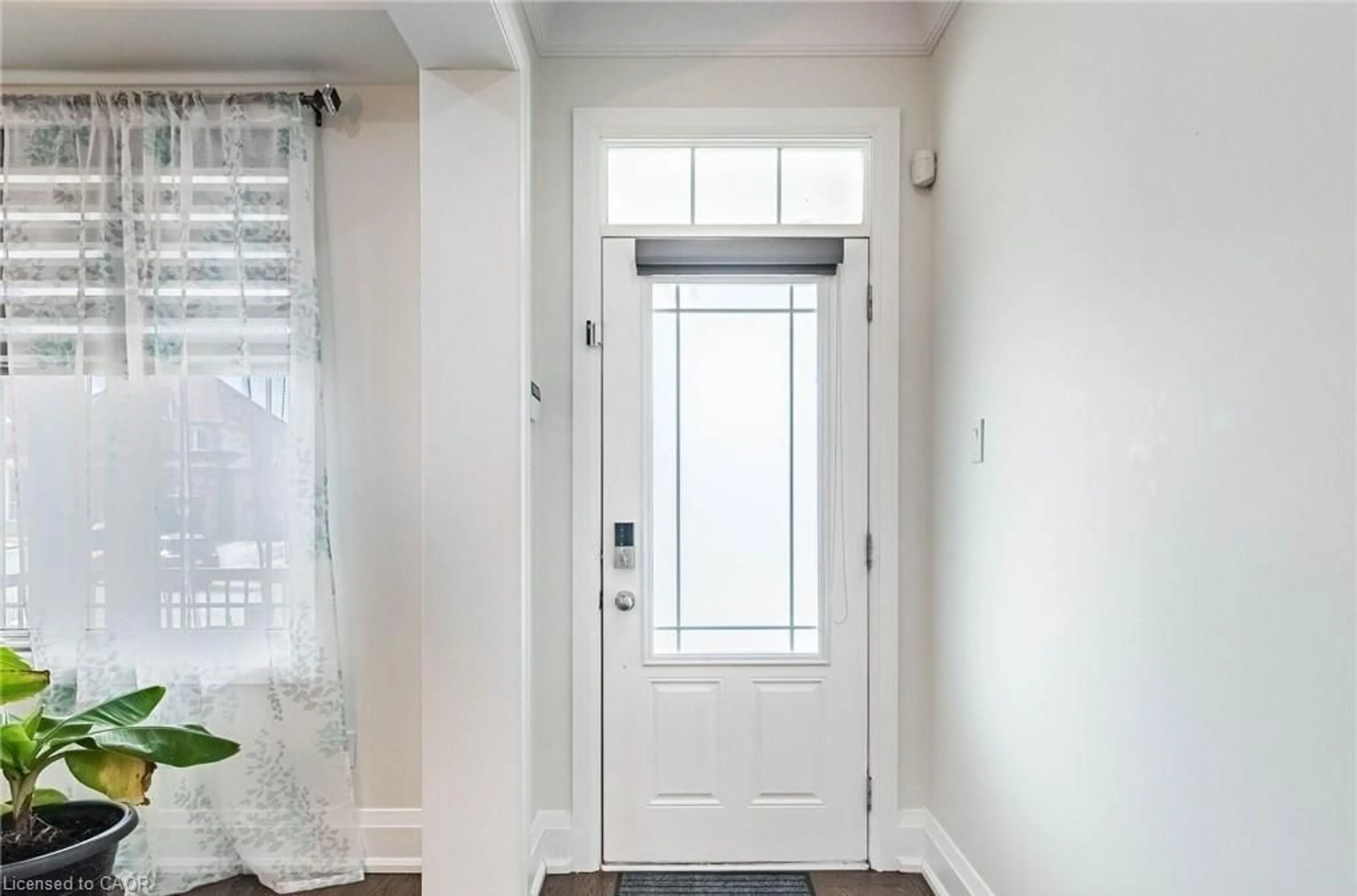 Indoor entryway for 47 Hawke Cres, New Tecumseth Ontario L0G 1W0