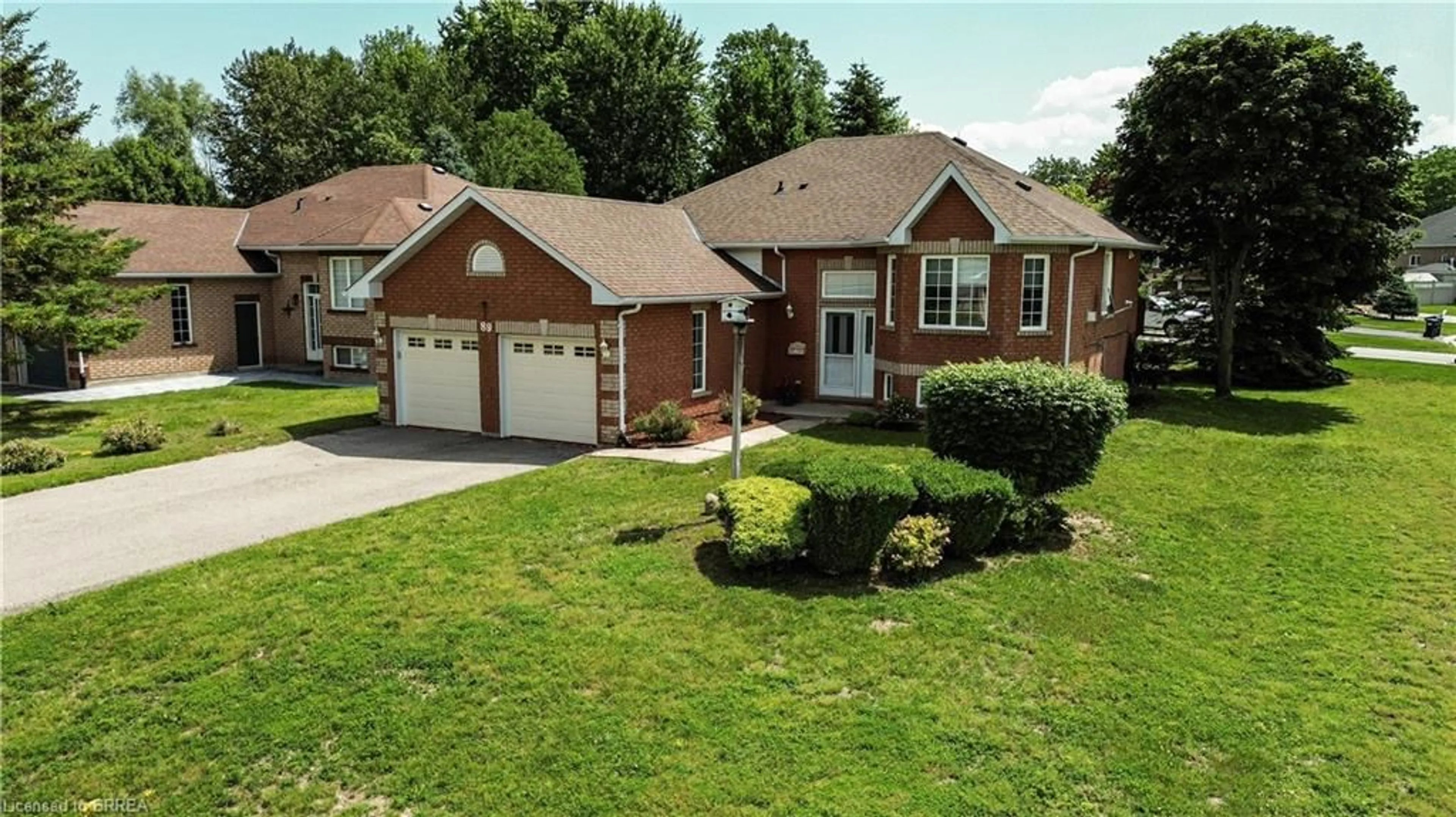 A pic from outside/outdoor area/front of a property/back of a property/a pic from drone, street for 89 Royal Beech Dr, Wasaga Beach Ontario L0L 2P0